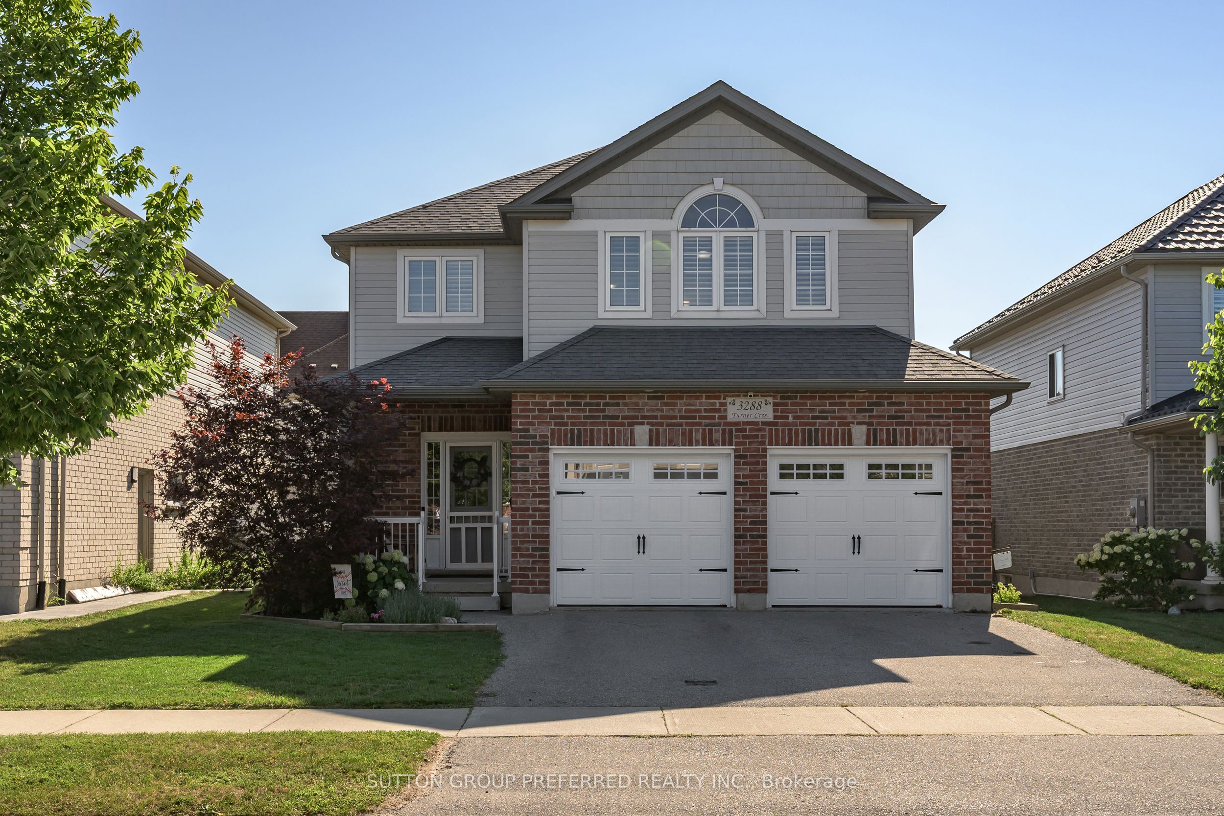 3288 Turner Crescent