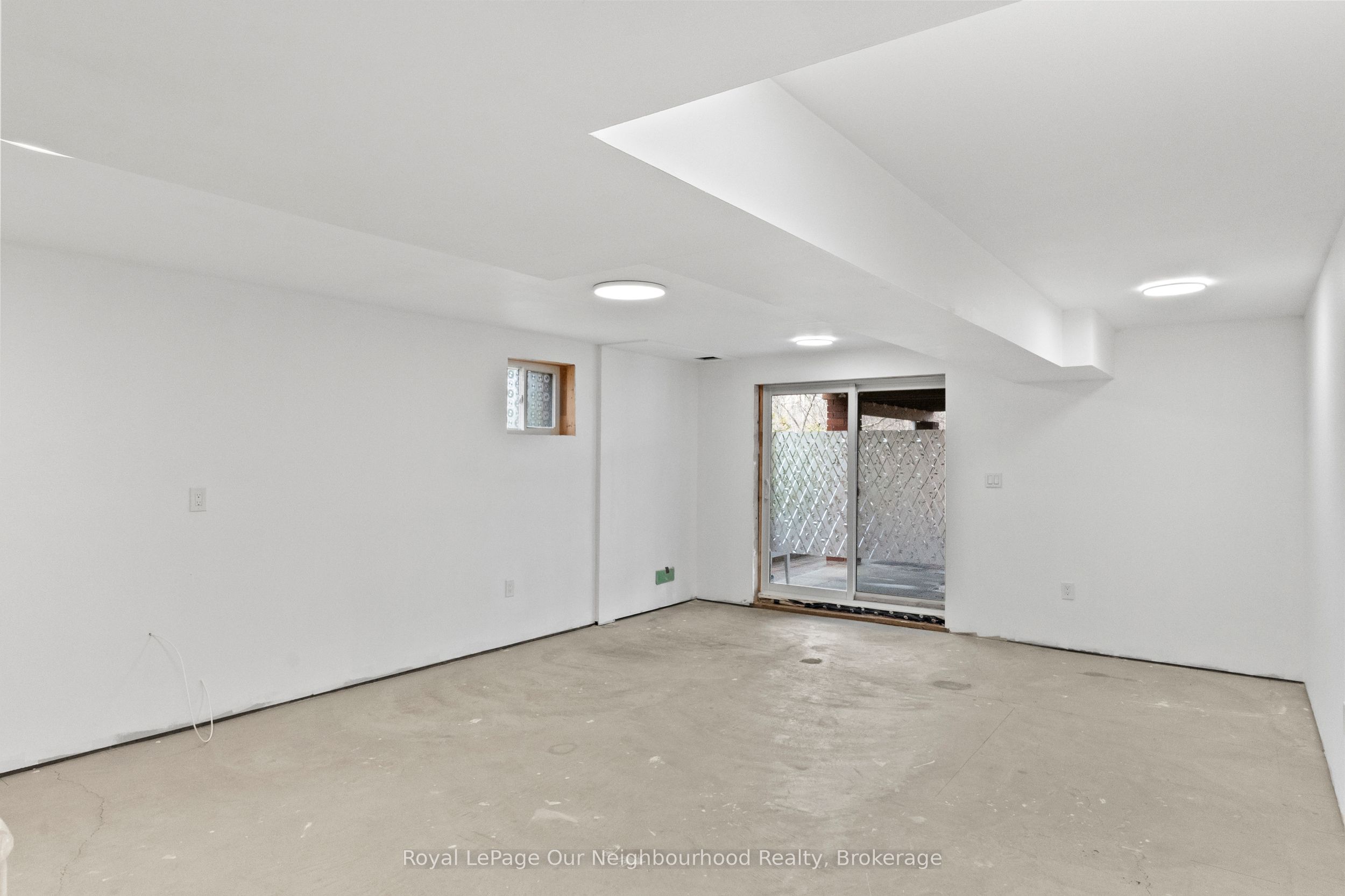 17 Old Trafford Drive Property Photo 28