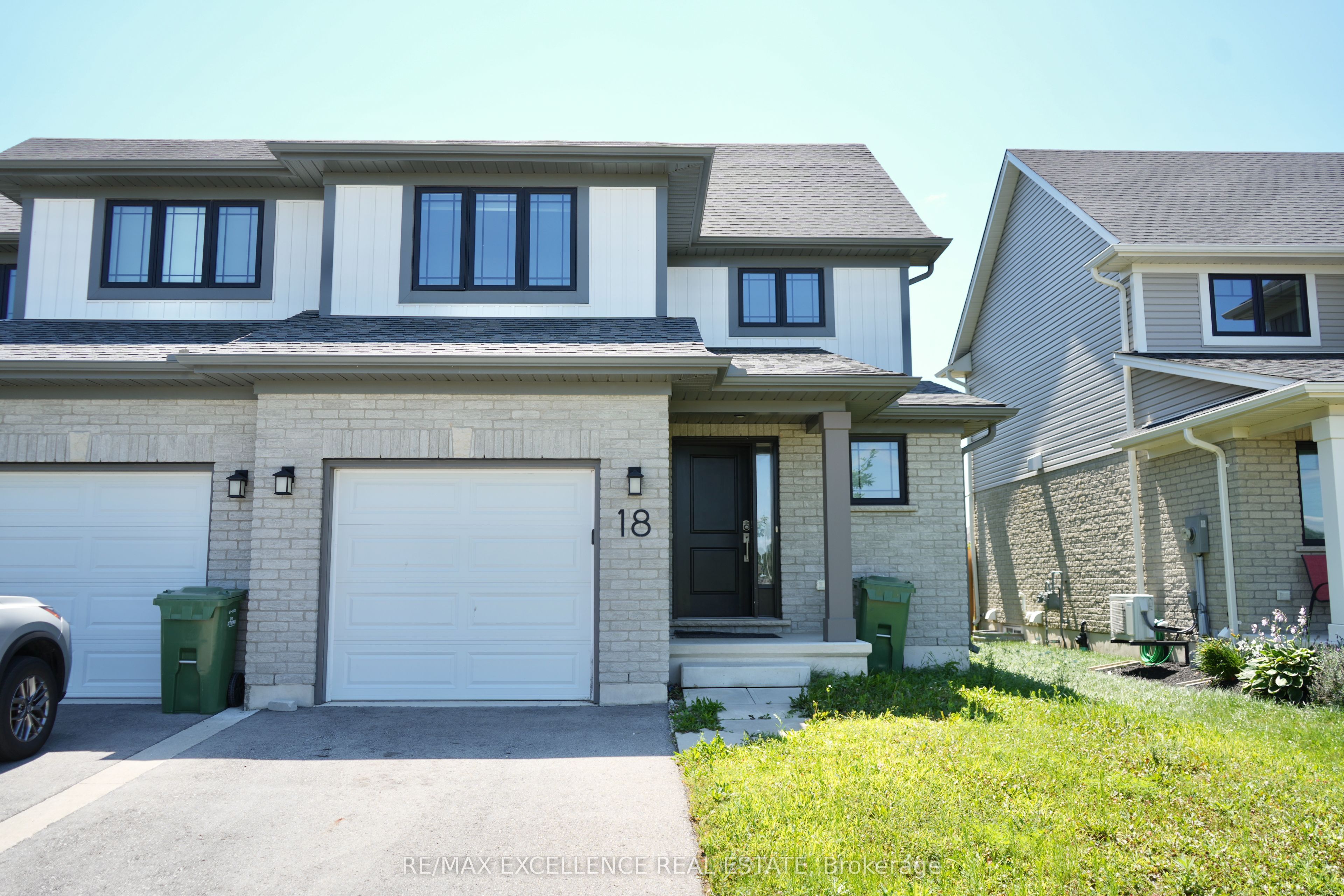 18 Weir Crescent Property Photo 1