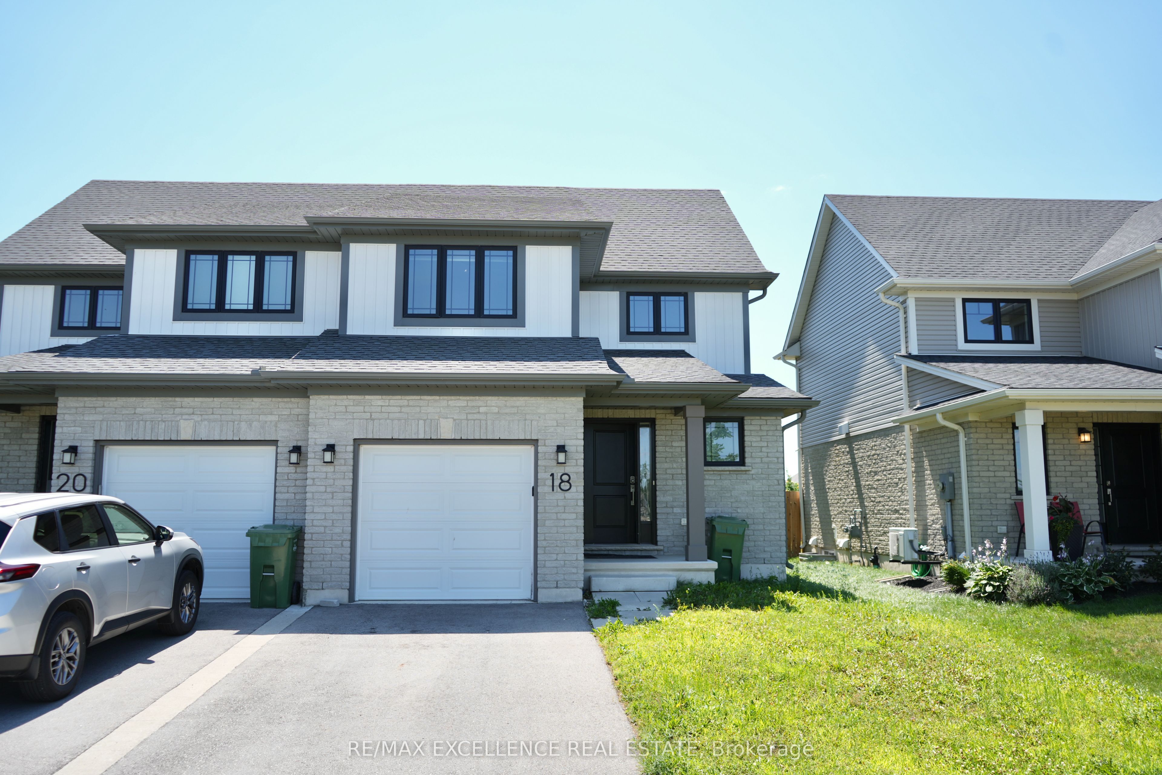 18 Weir Crescent Property Photo 2