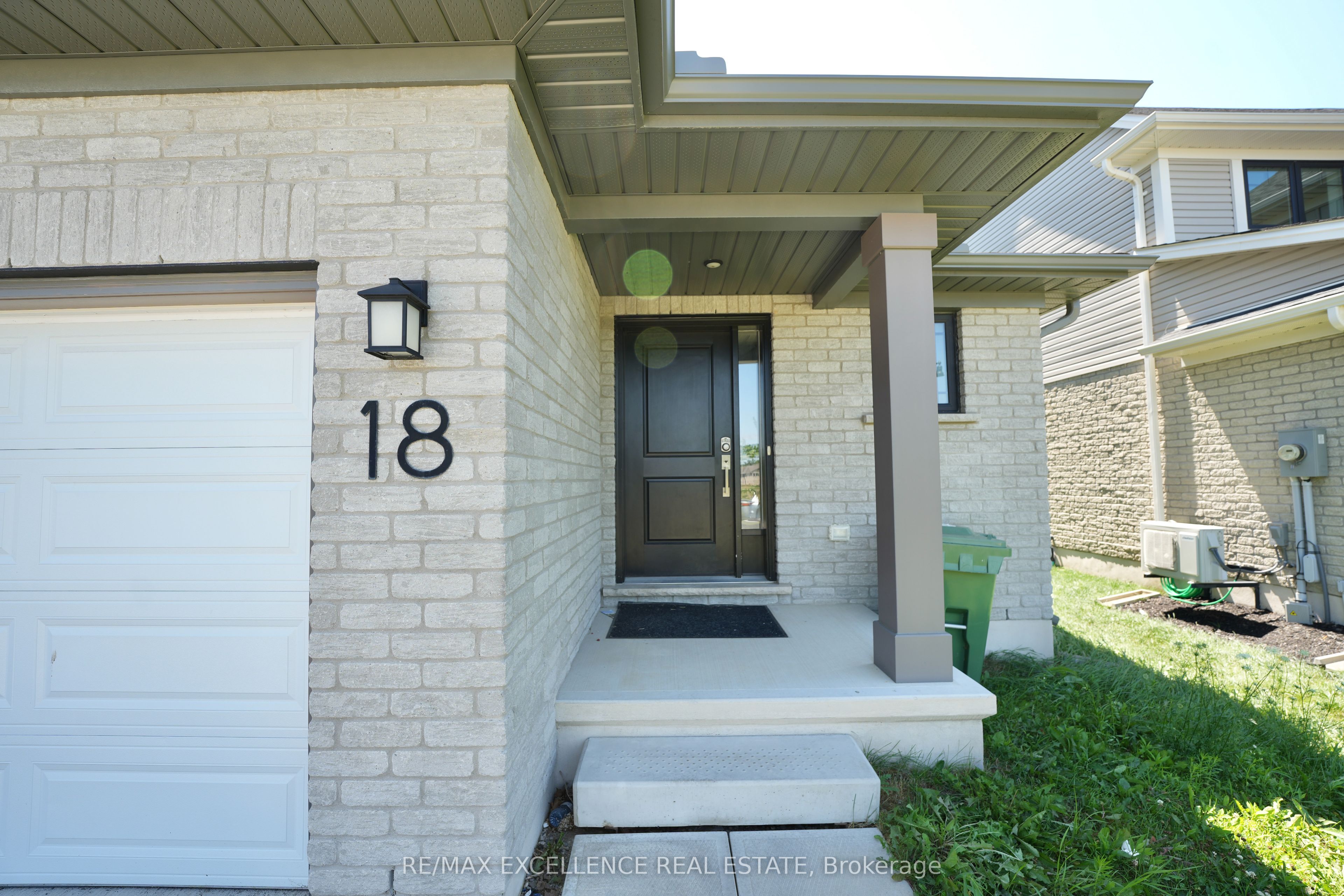 18 Weir Crescent Property Photo 3