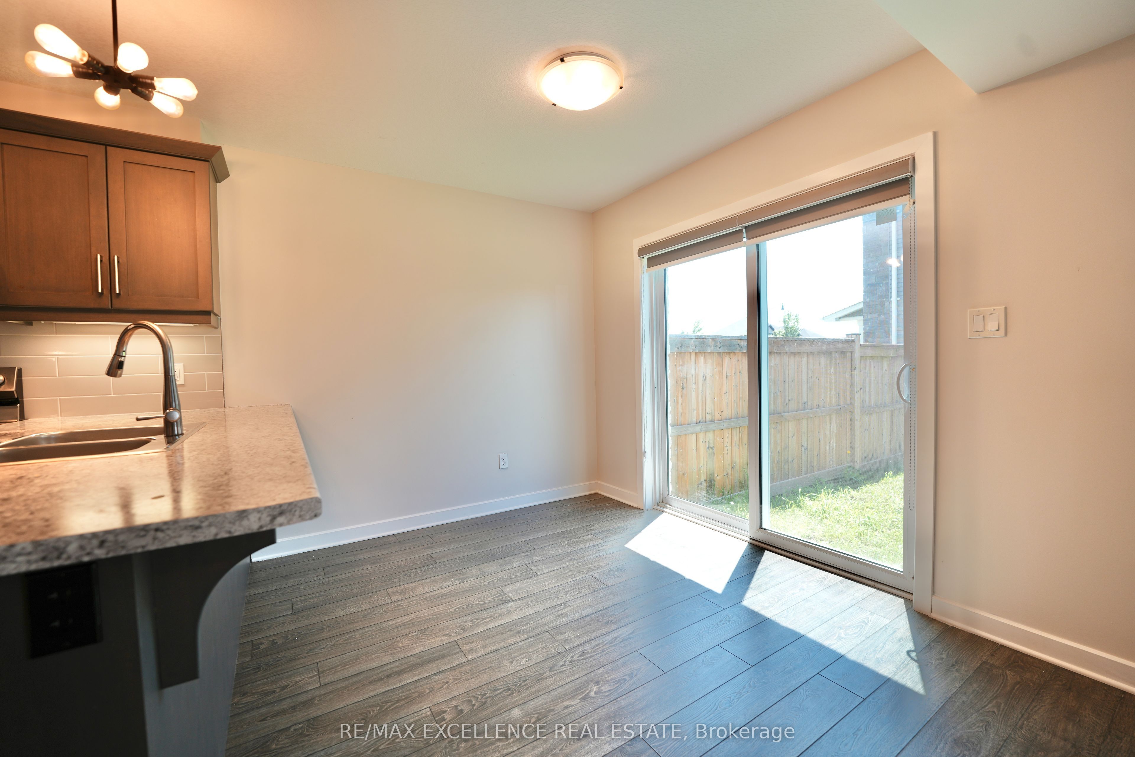 18 Weir Crescent Property Photo 8