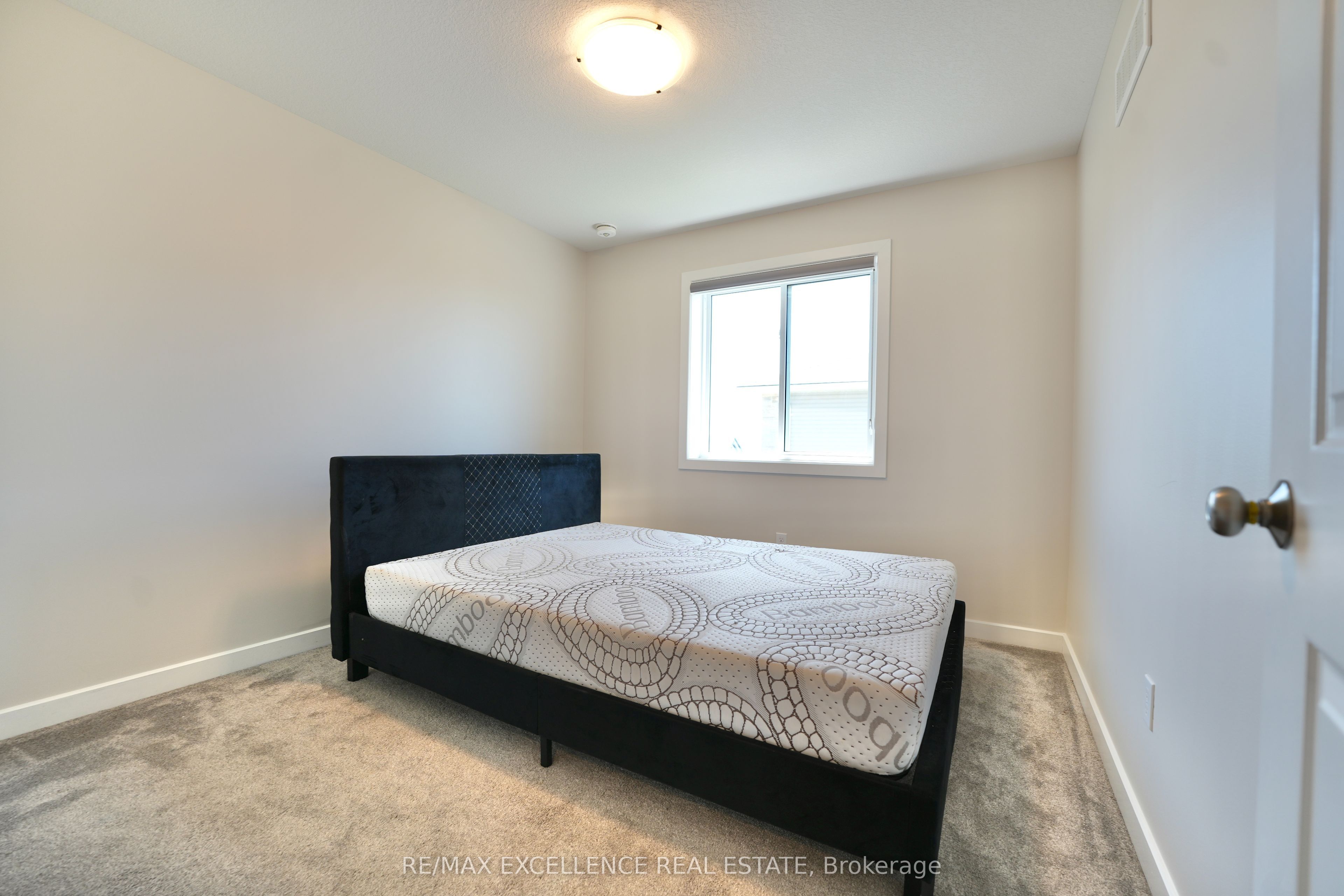 18 Weir Crescent Property Photo 14