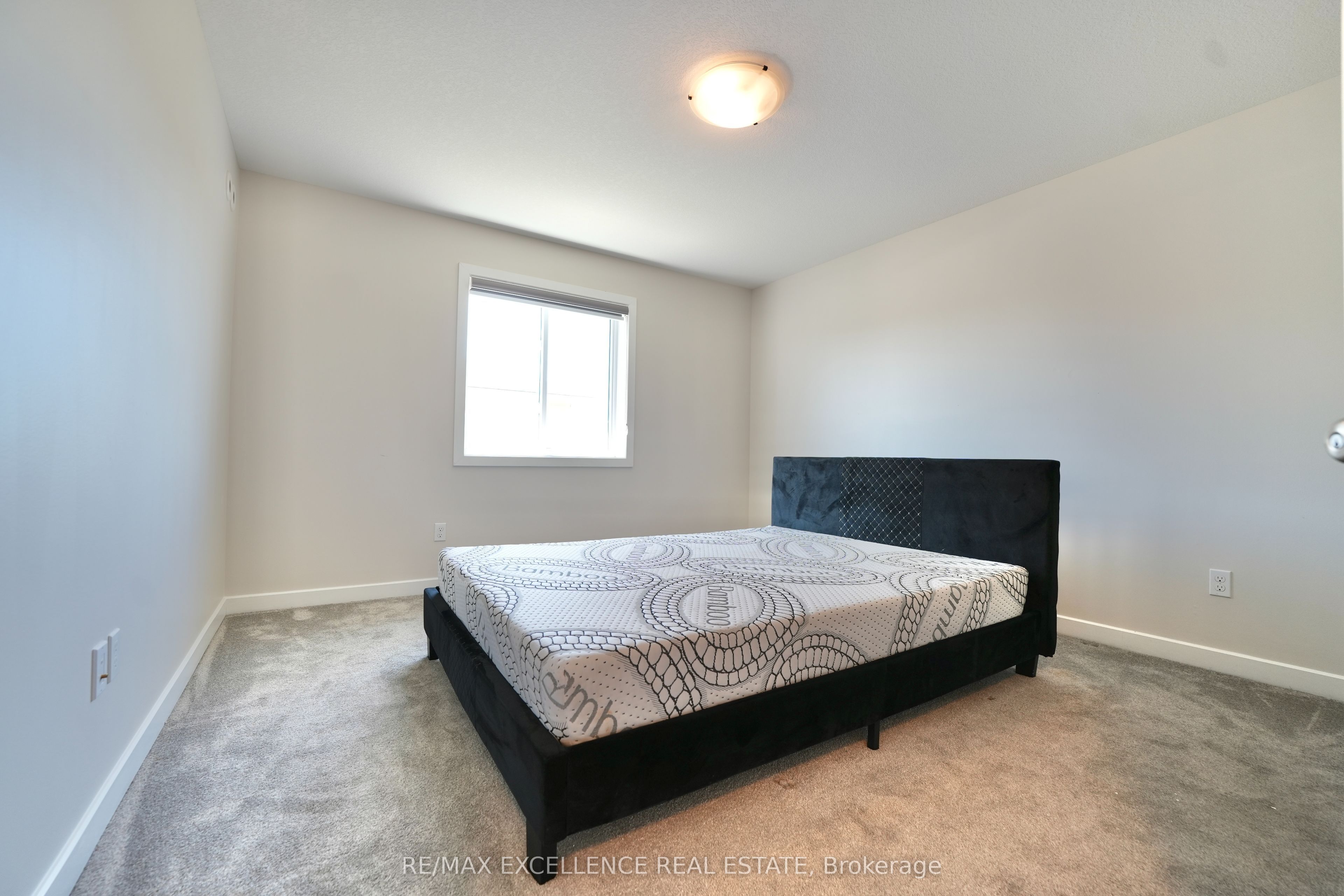 18 Weir Crescent Property Photo 16