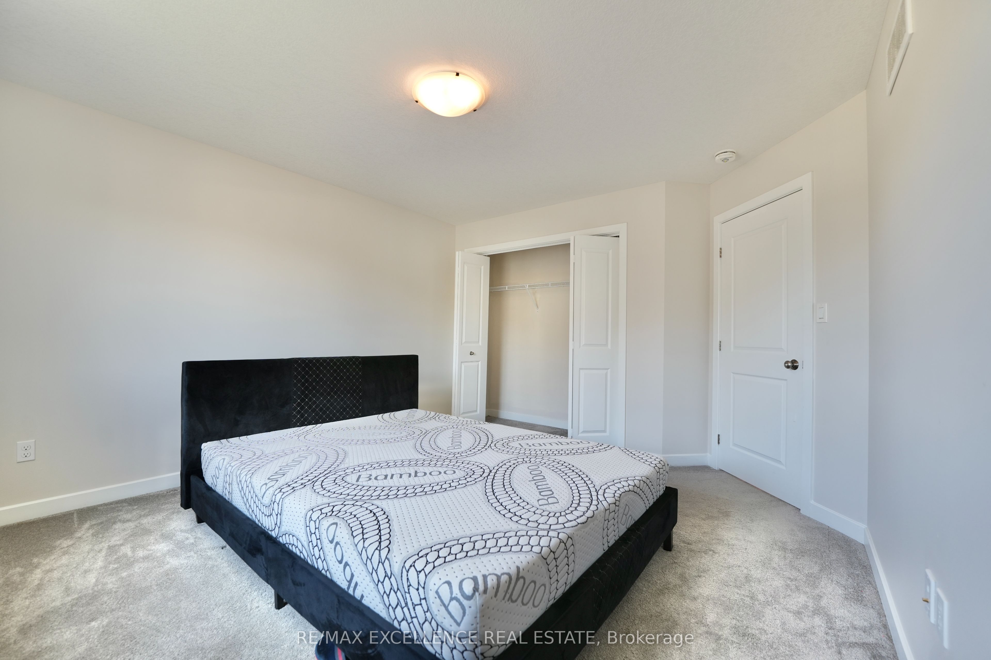 18 Weir Crescent Property Photo 17