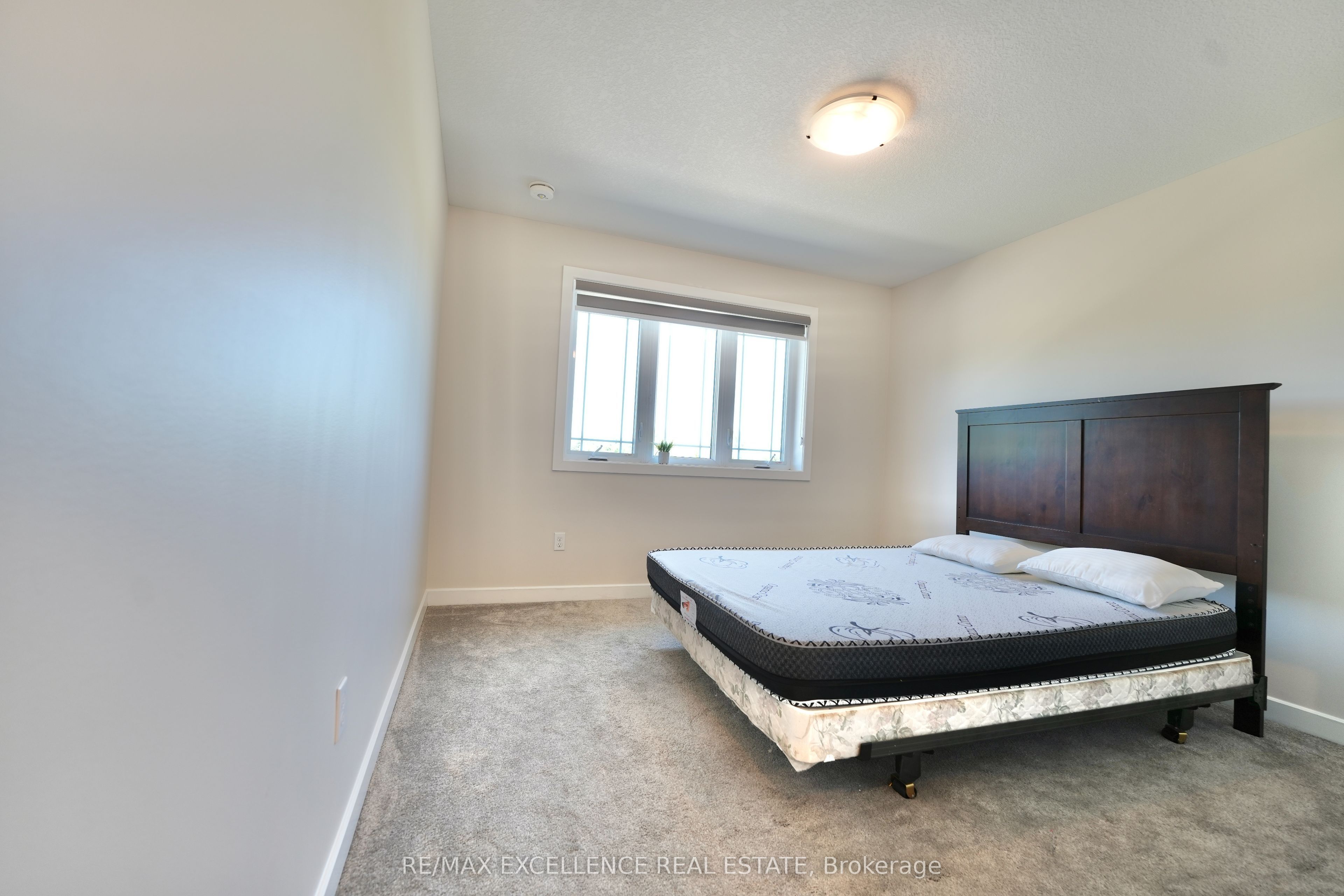 18 Weir Crescent Property Photo 19