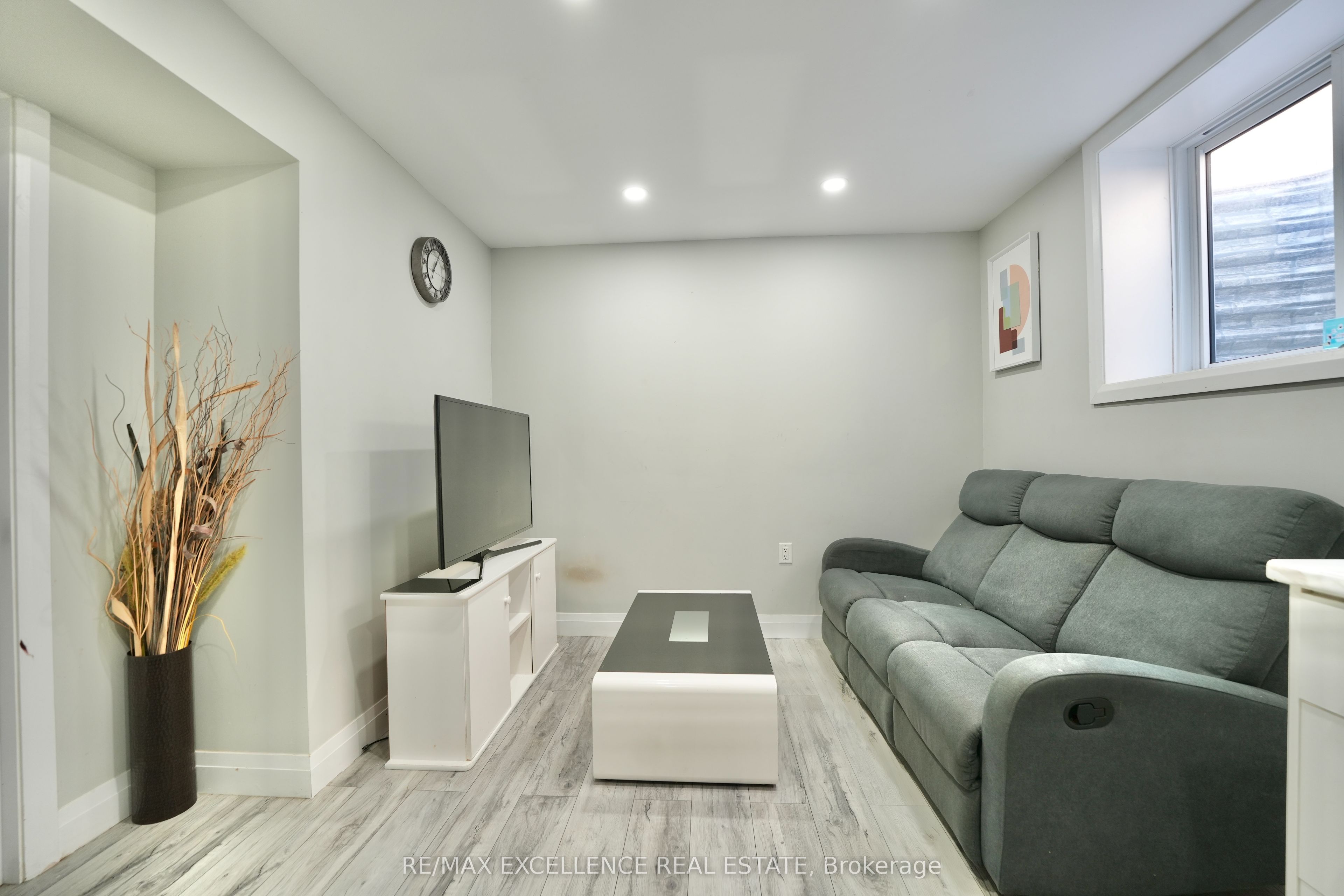 18 Weir Crescent Property Photo 22