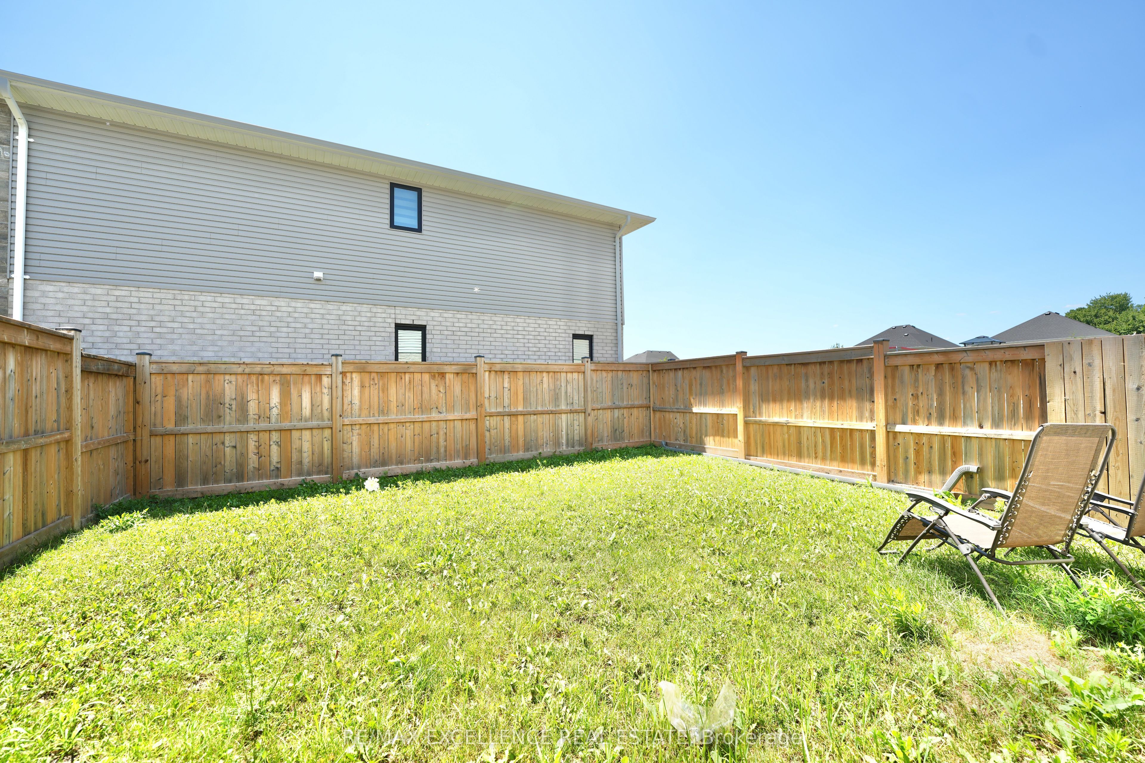 18 Weir Crescent Property Photo 26