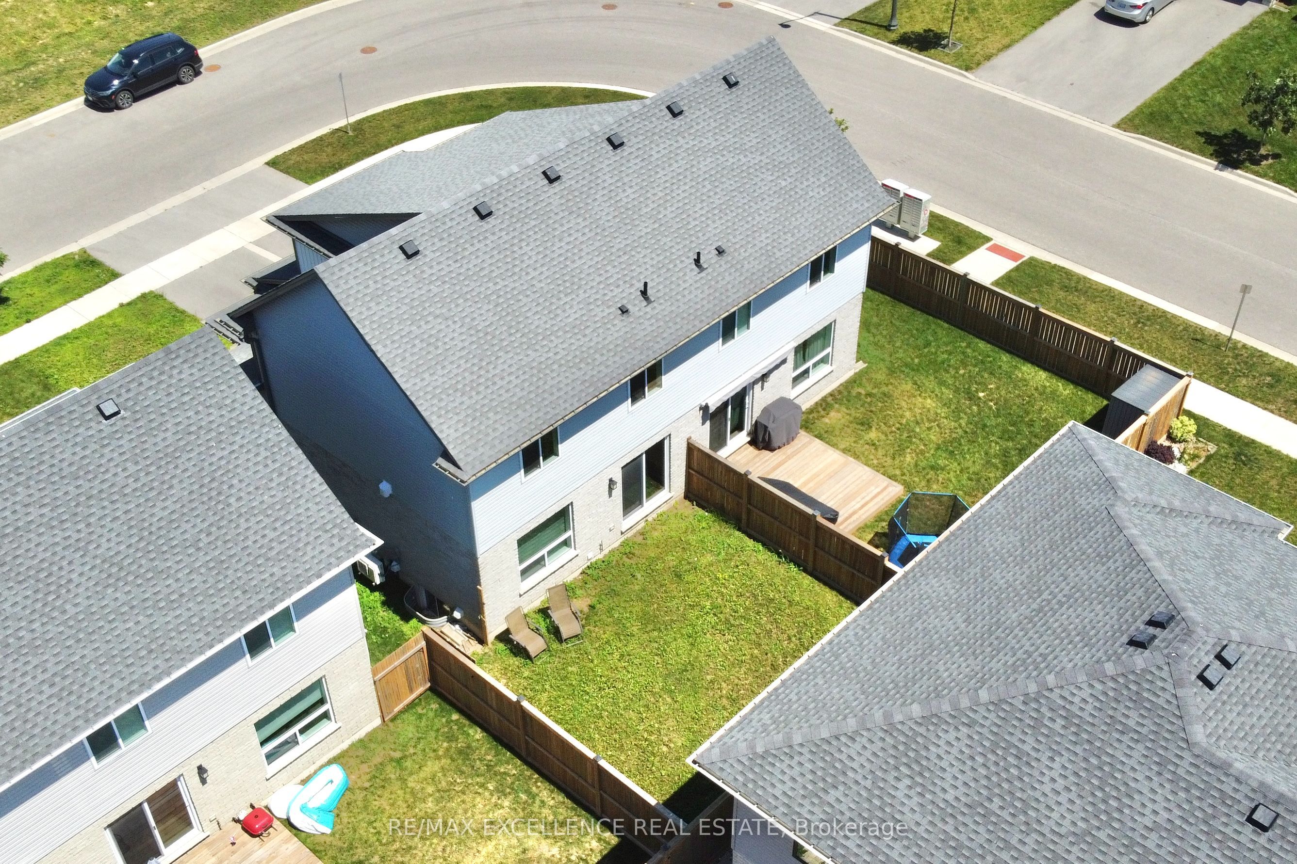 18 Weir Crescent Property Photo 28