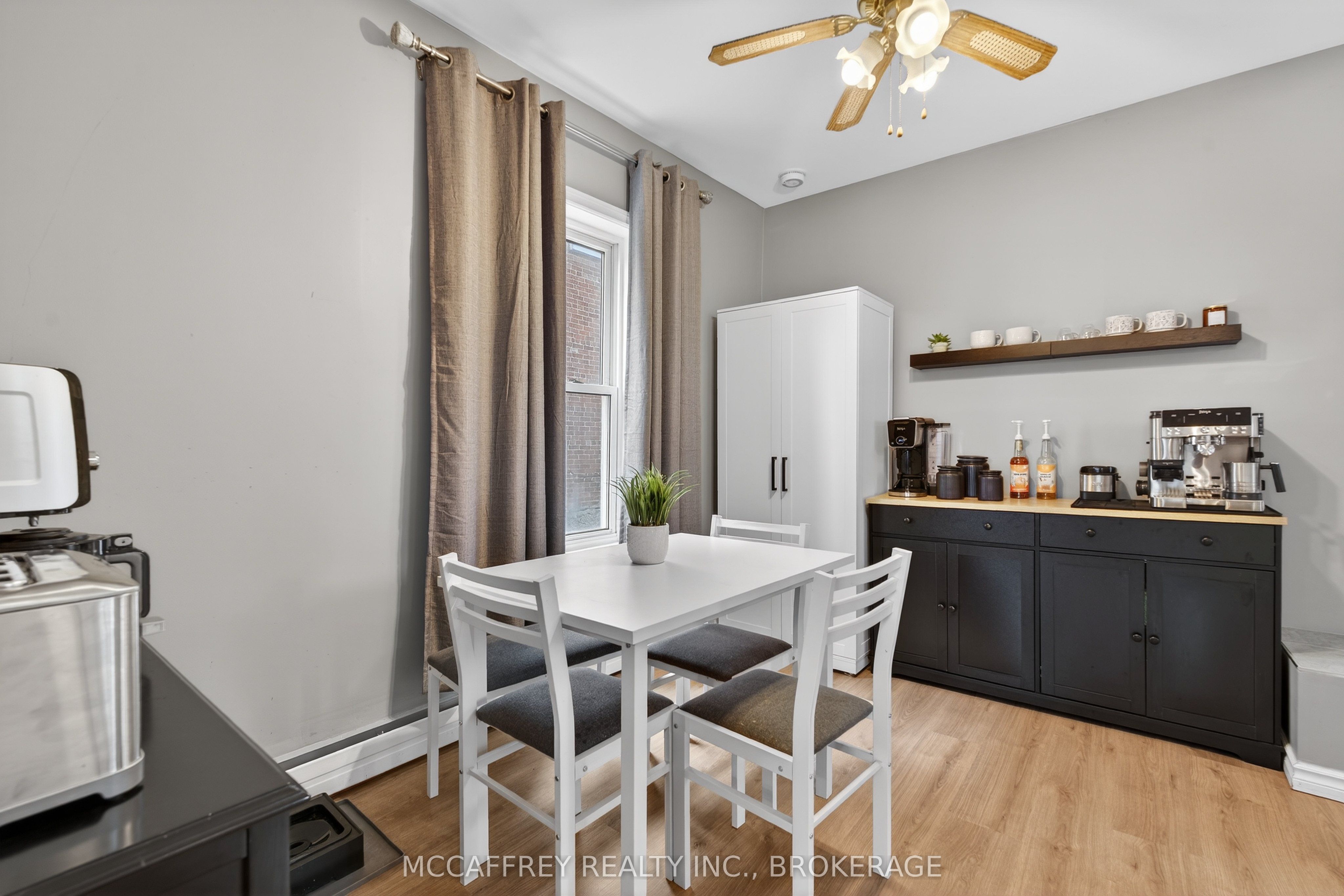 427 Thomas Street Property Photo 6