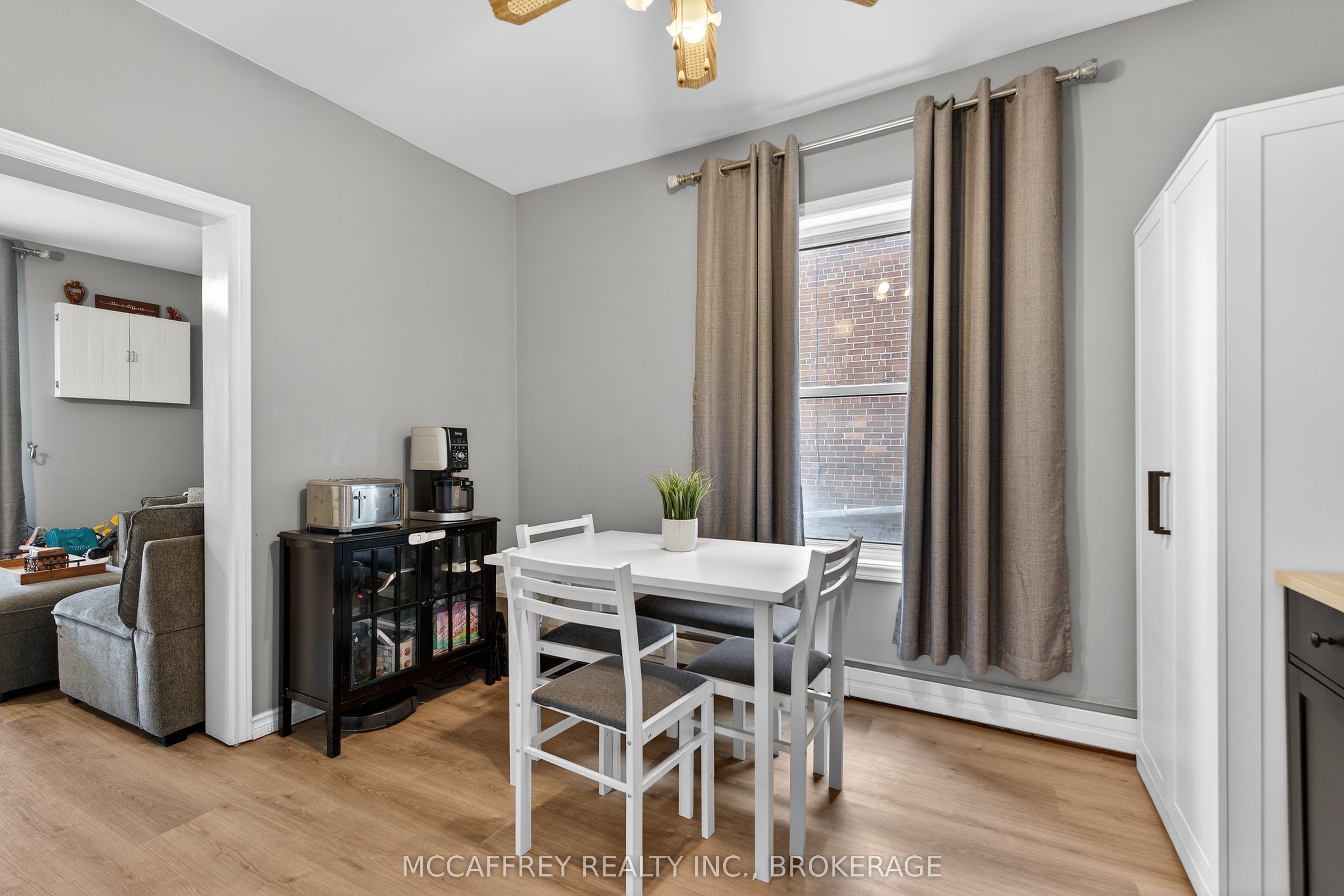 427 Thomas Street Property Photo 7