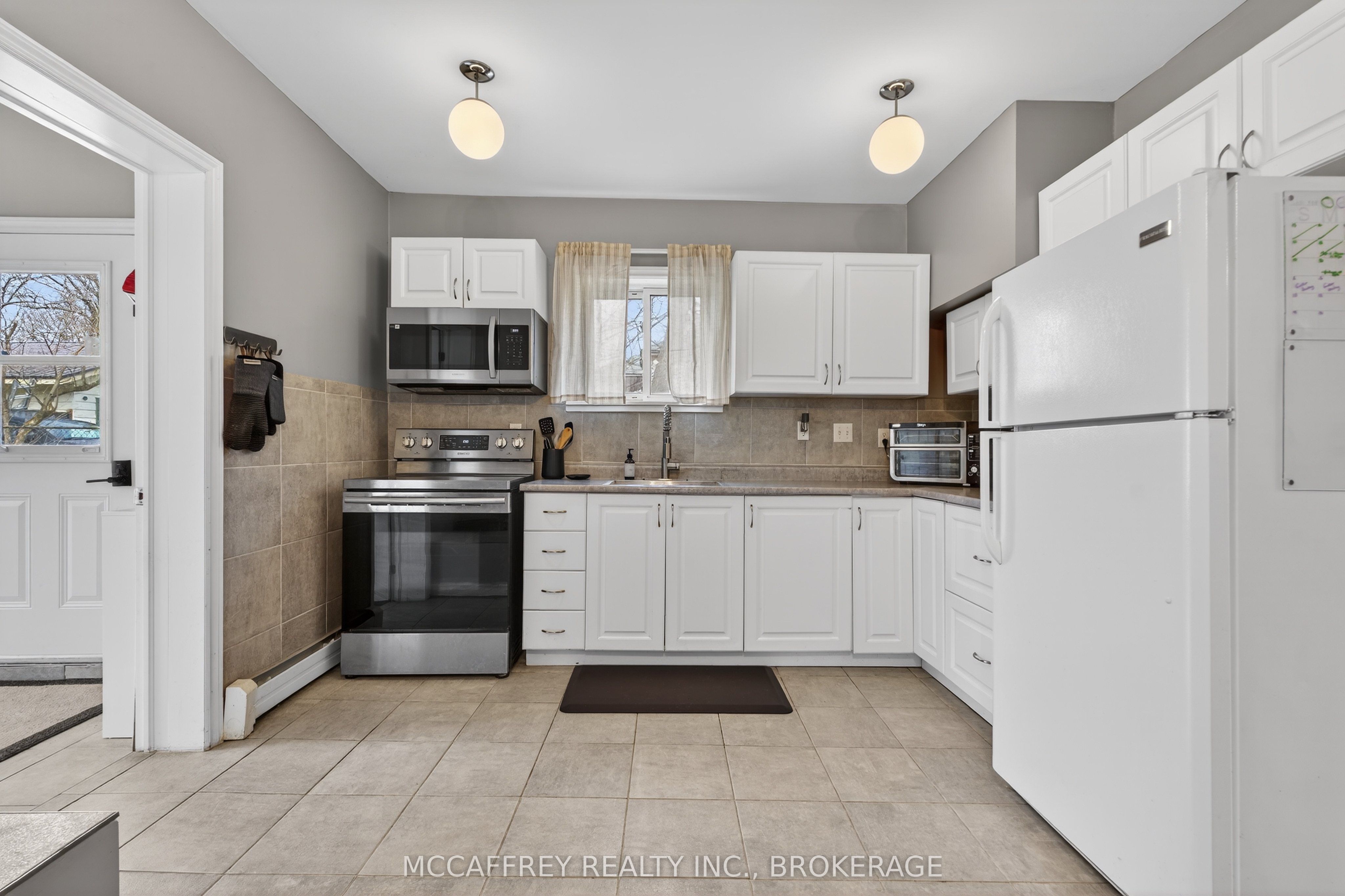 427 Thomas Street Property Photo 9