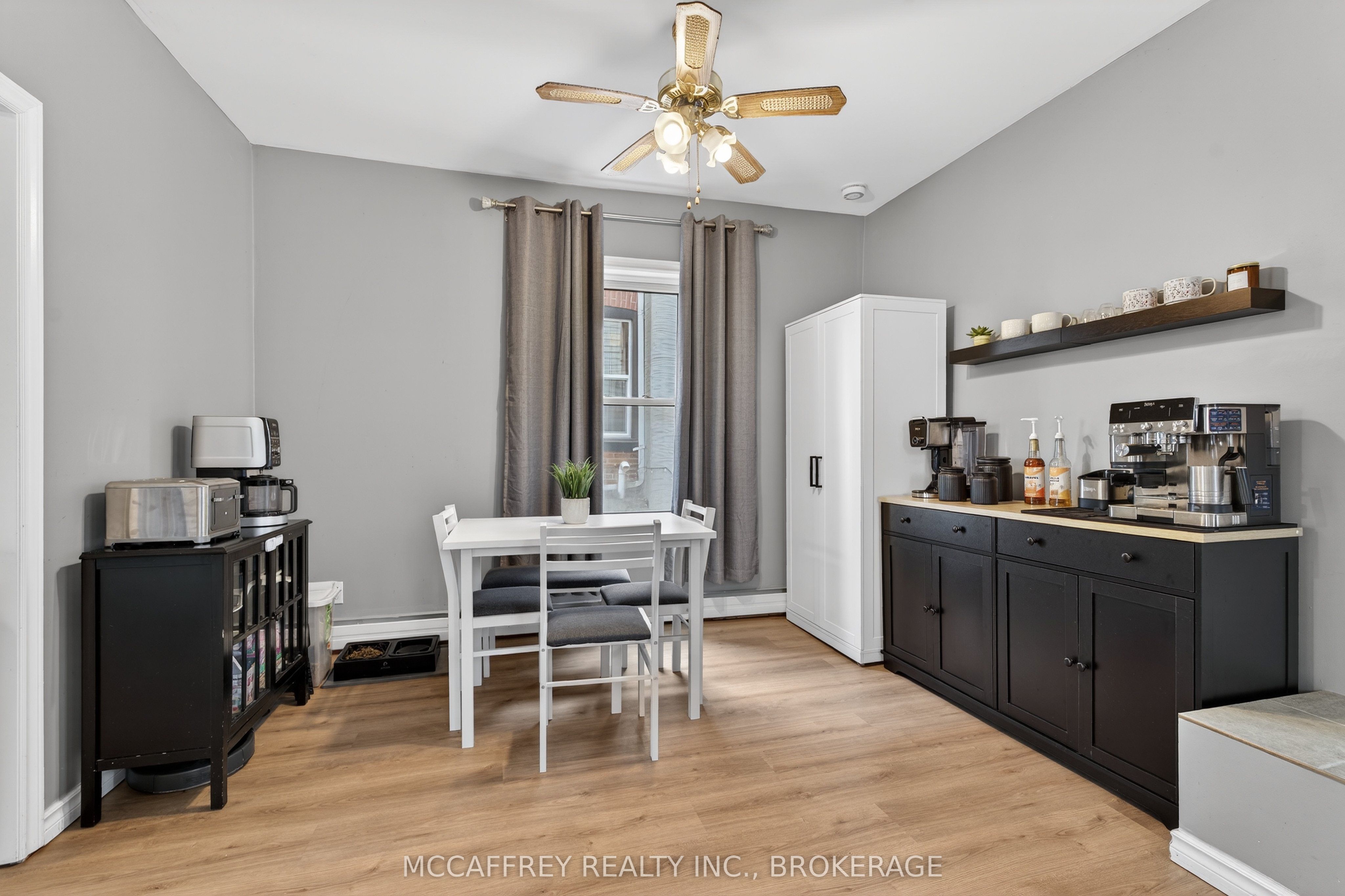 427 Thomas Street Property Photo 10