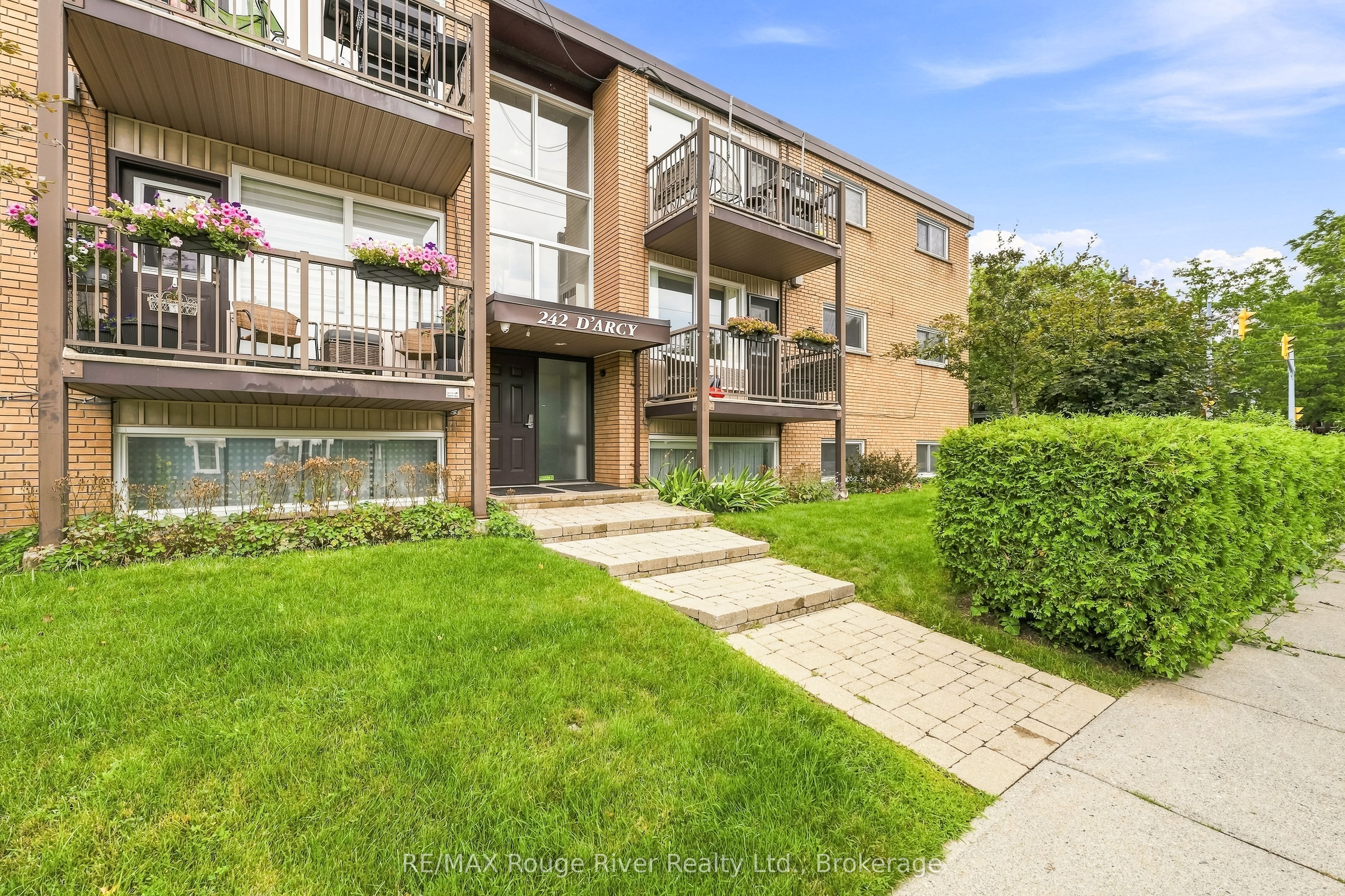 242 D'arcy Street 3 Property Photo 1