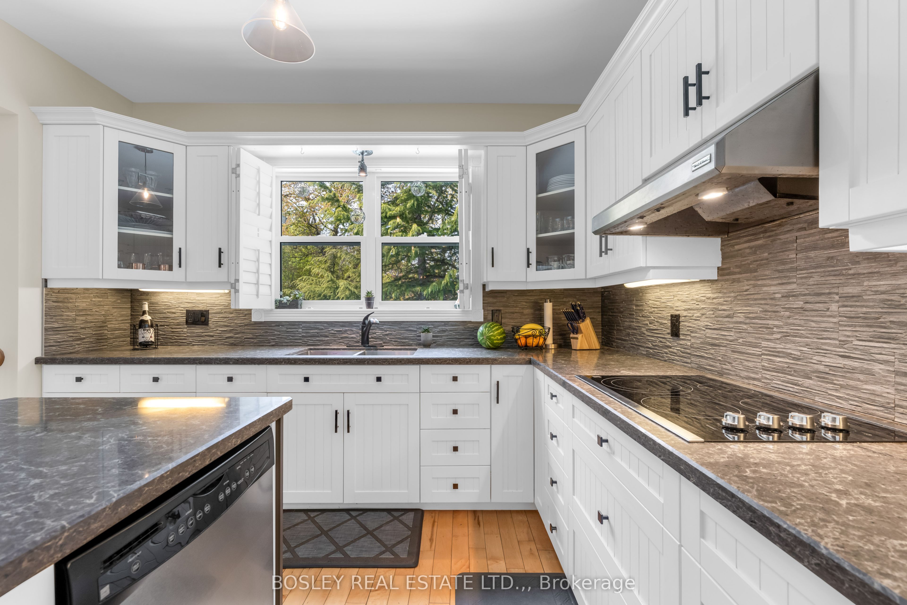 166 Lakeshore Road Property Photo 17