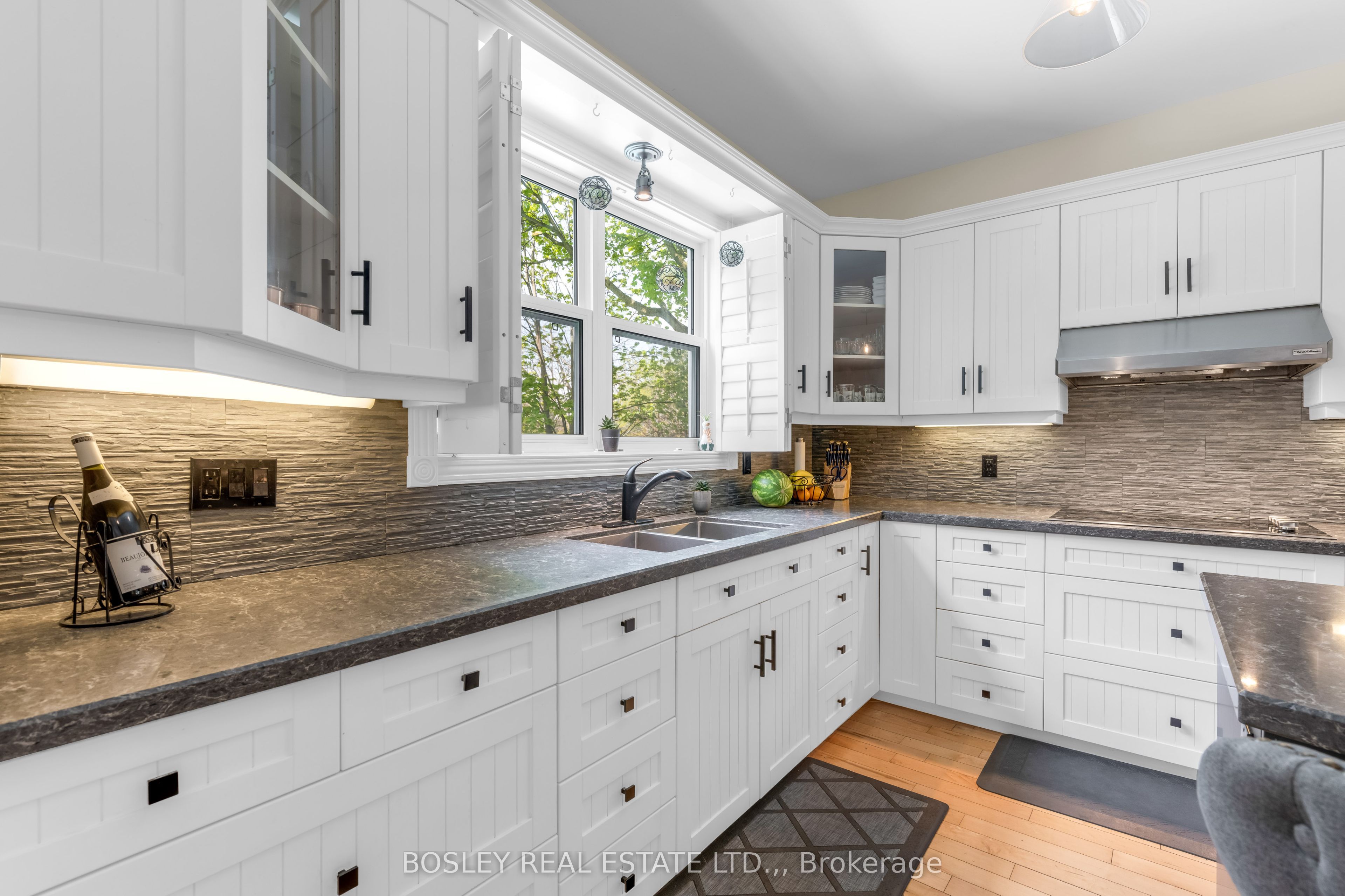 166 Lakeshore Road Property Photo 18