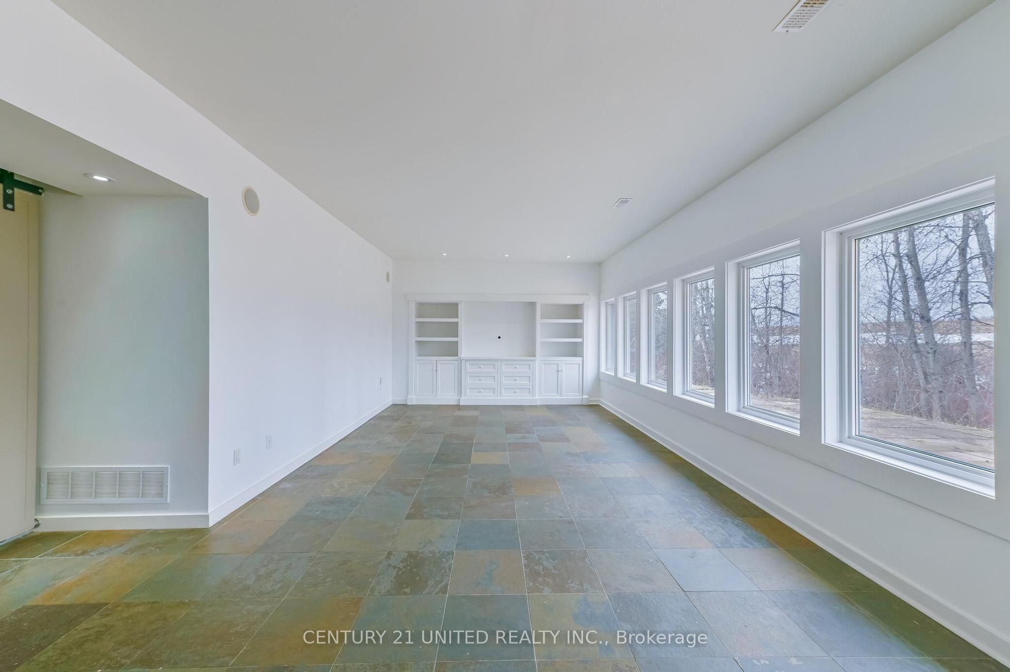 590 Maniece Avenue Property Photo 6