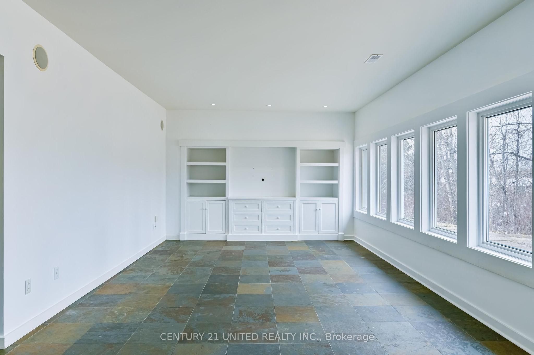 590 Maniece Avenue Property Photo 7