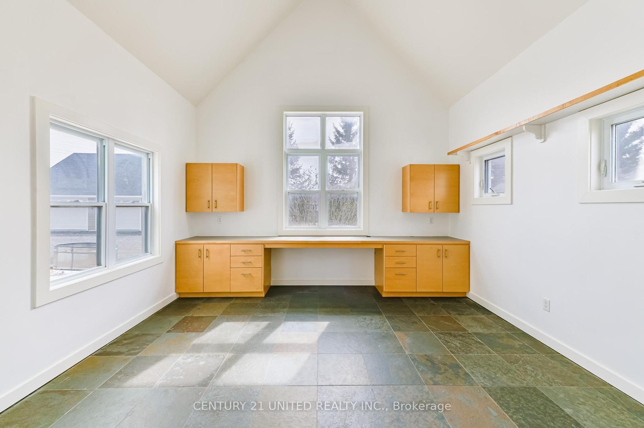 590 Maniece Avenue Property Photo 16