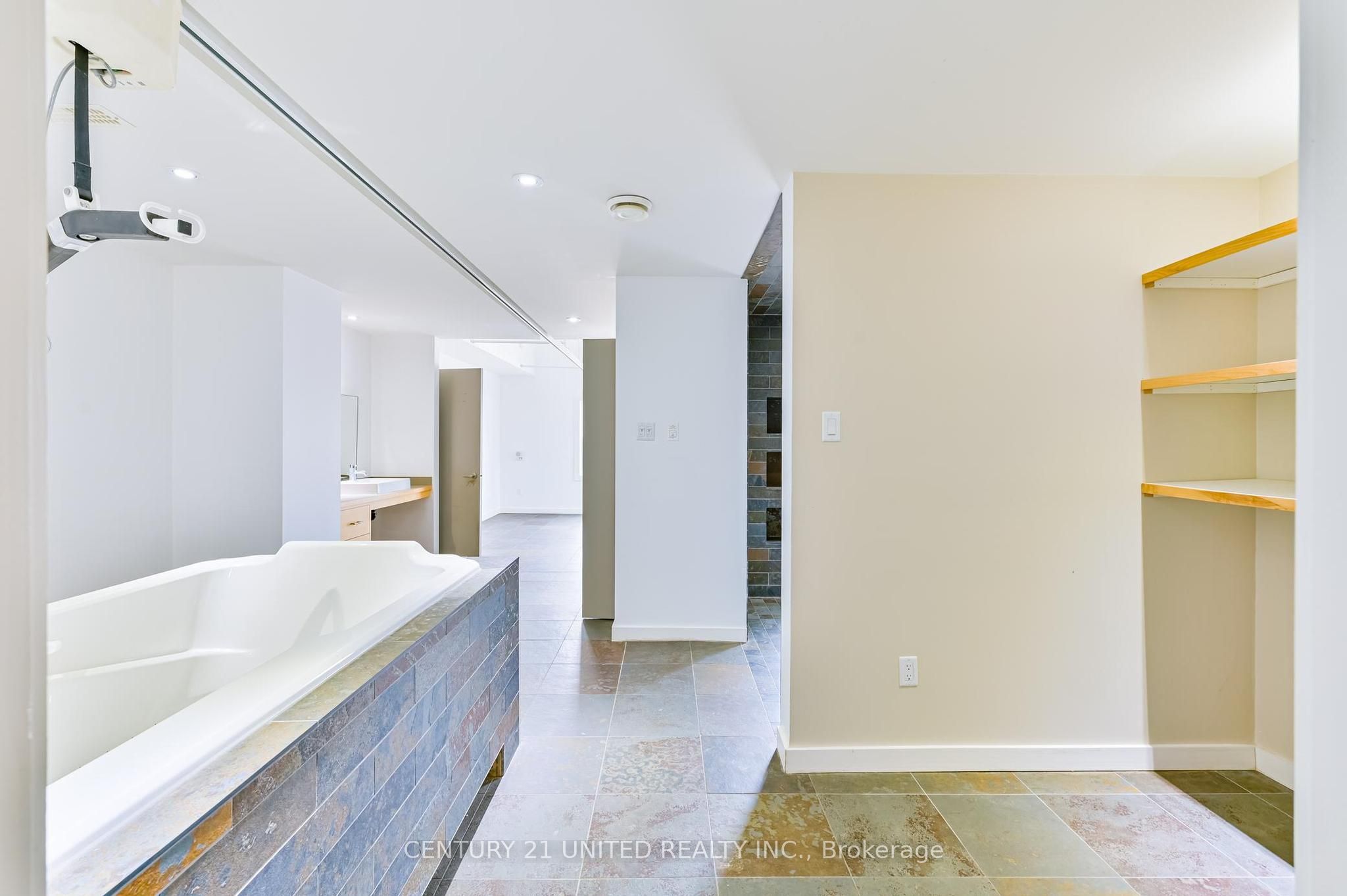 590 Maniece Avenue Property Photo 23