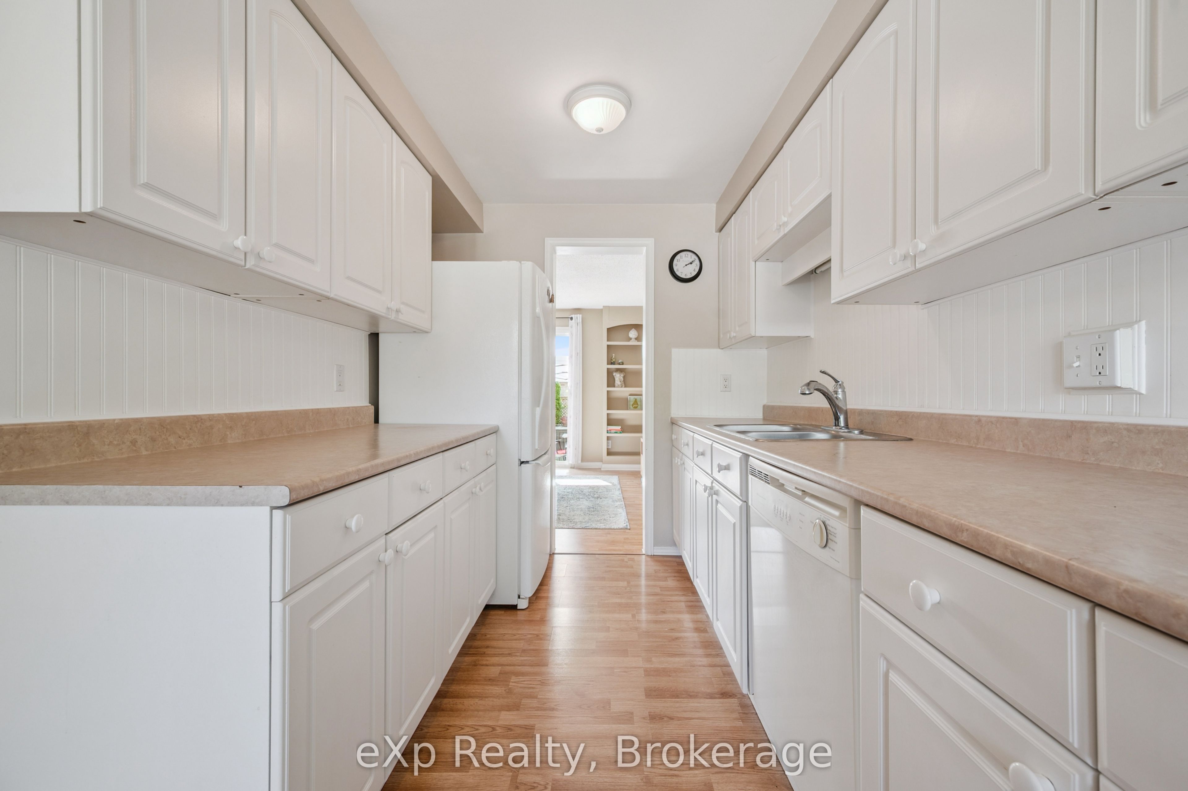 40 Silvercreek Parkway N 44 Property Photo 6