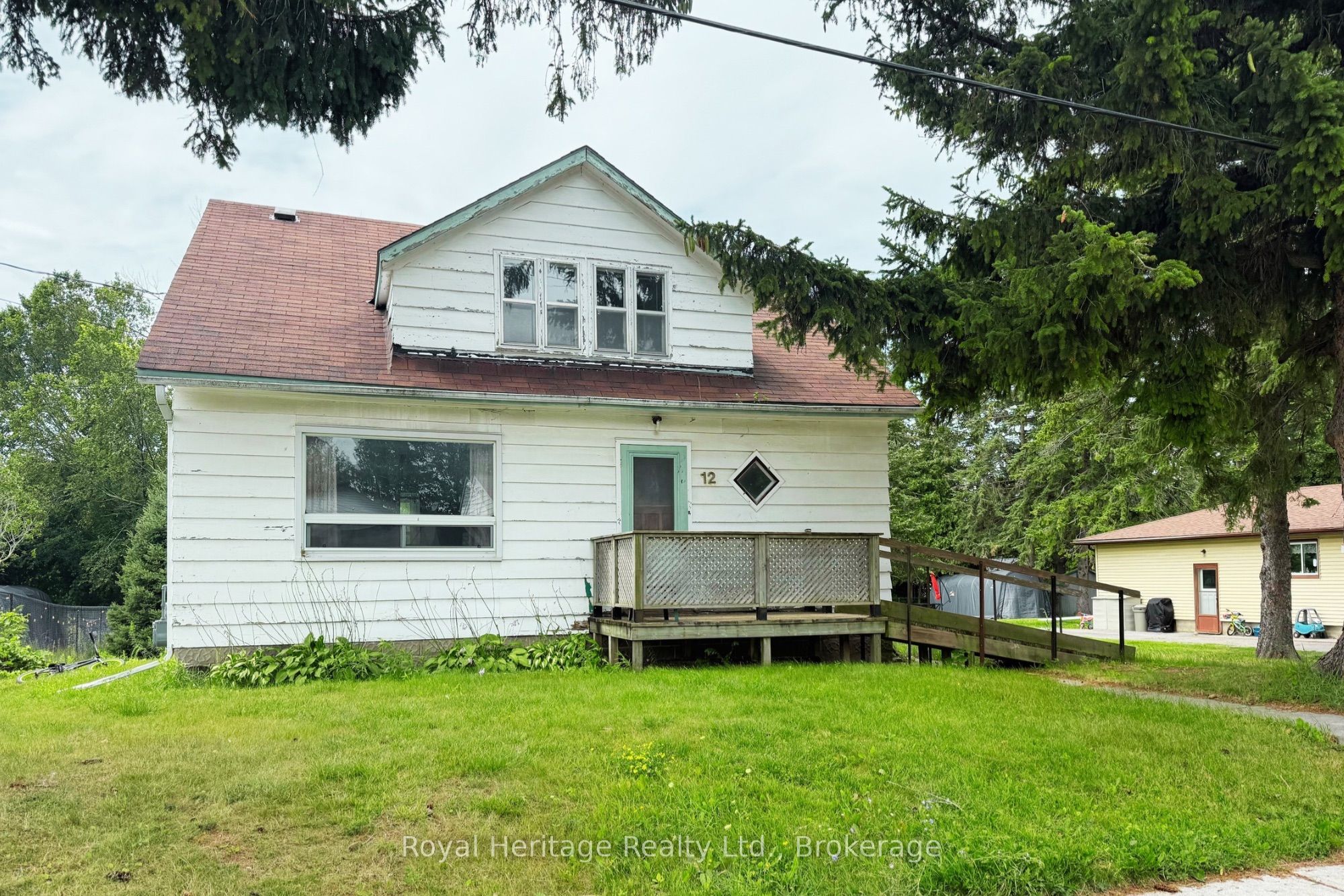 12 Dufferin Street Property Photo 2