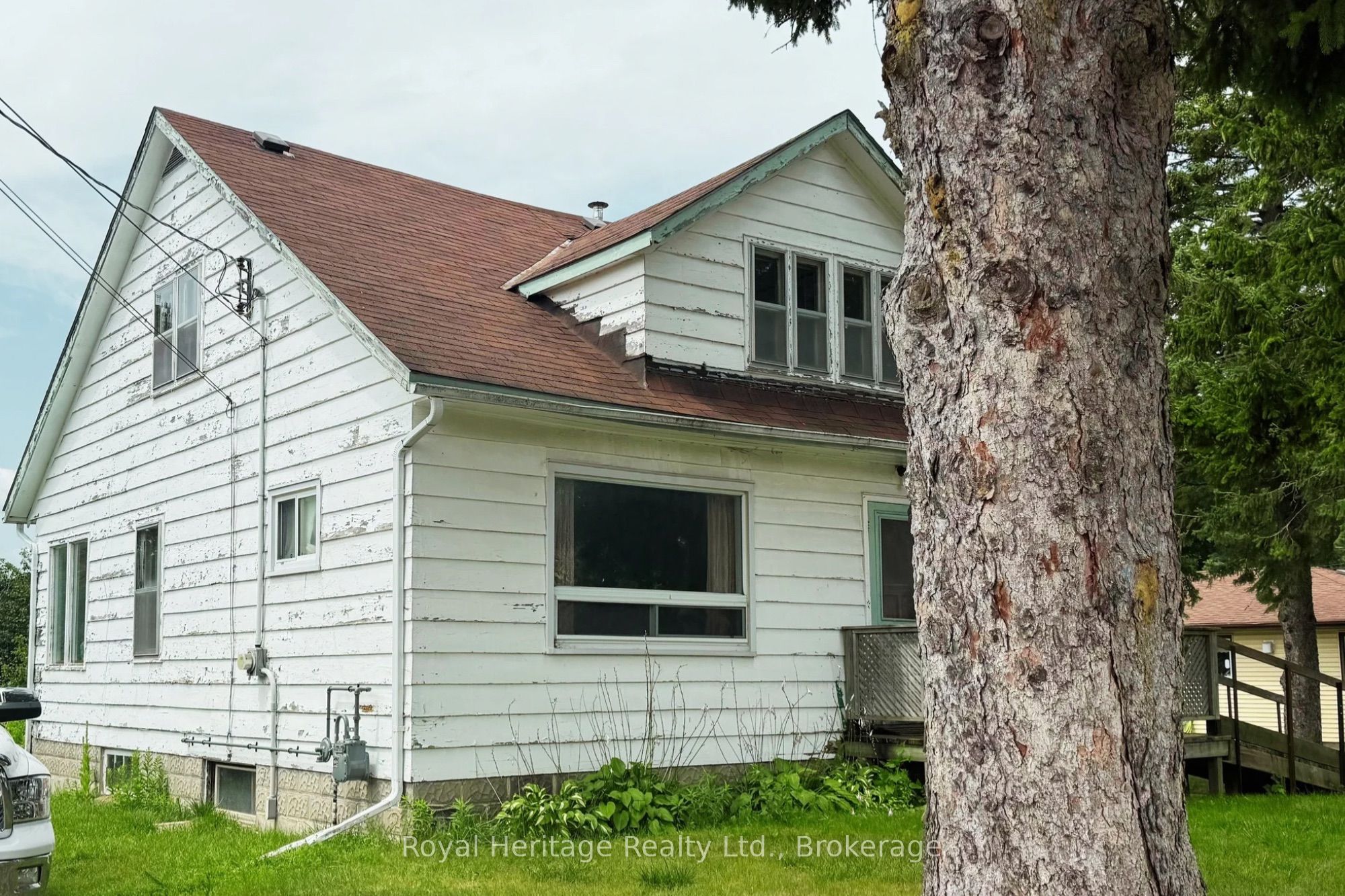 12 Dufferin Street Property Photo 4