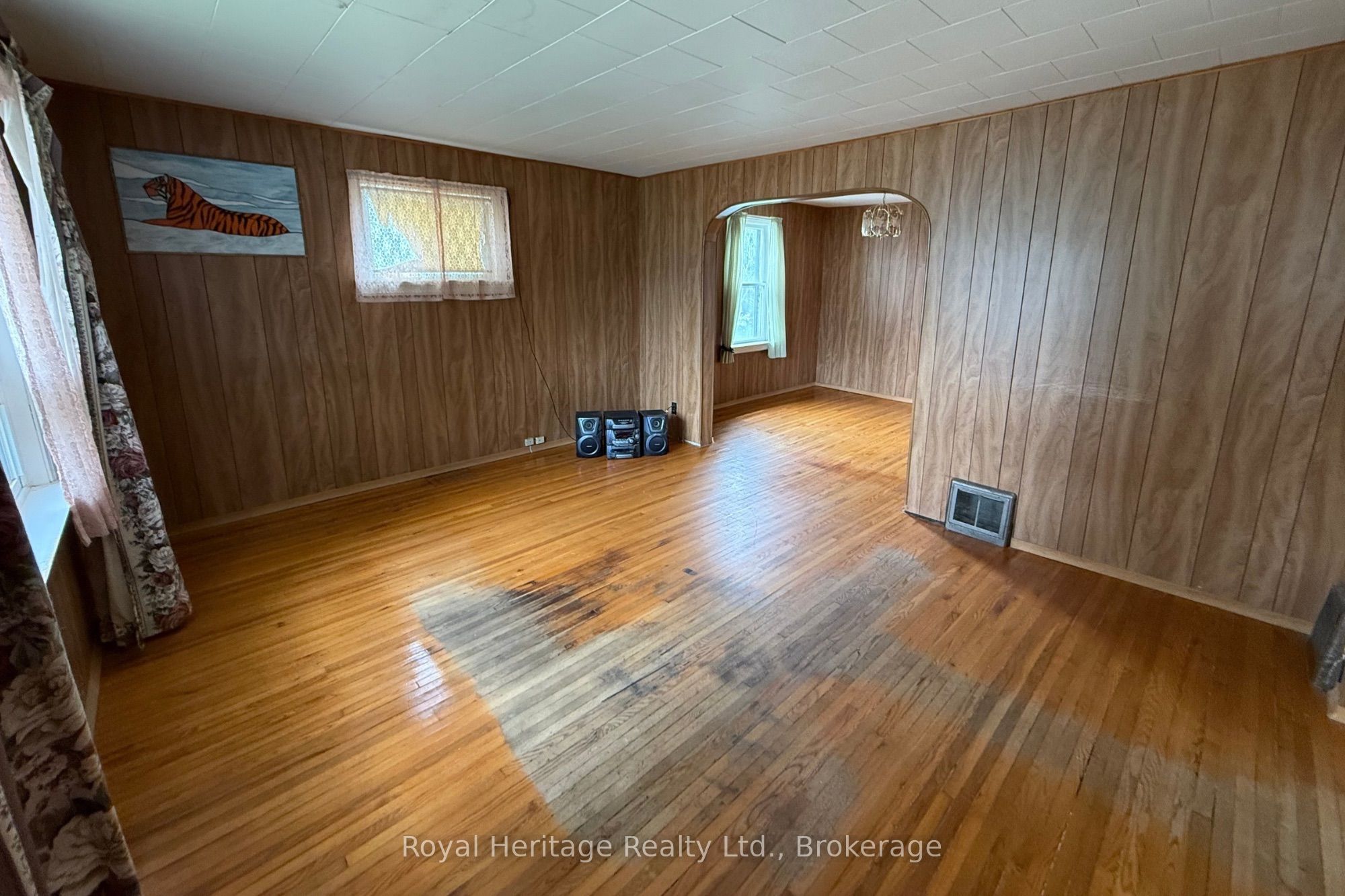 12 Dufferin Street Property Photo 6