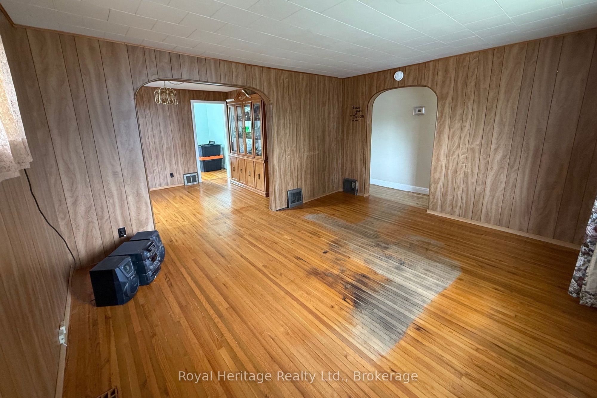 12 Dufferin Street Property Photo 7