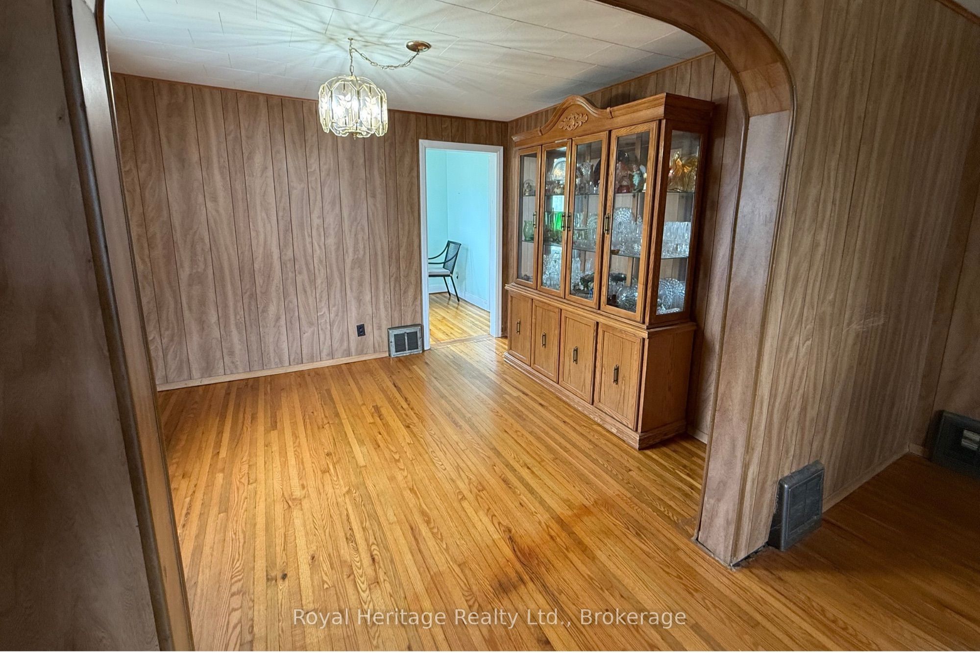12 Dufferin Street Property Photo 8