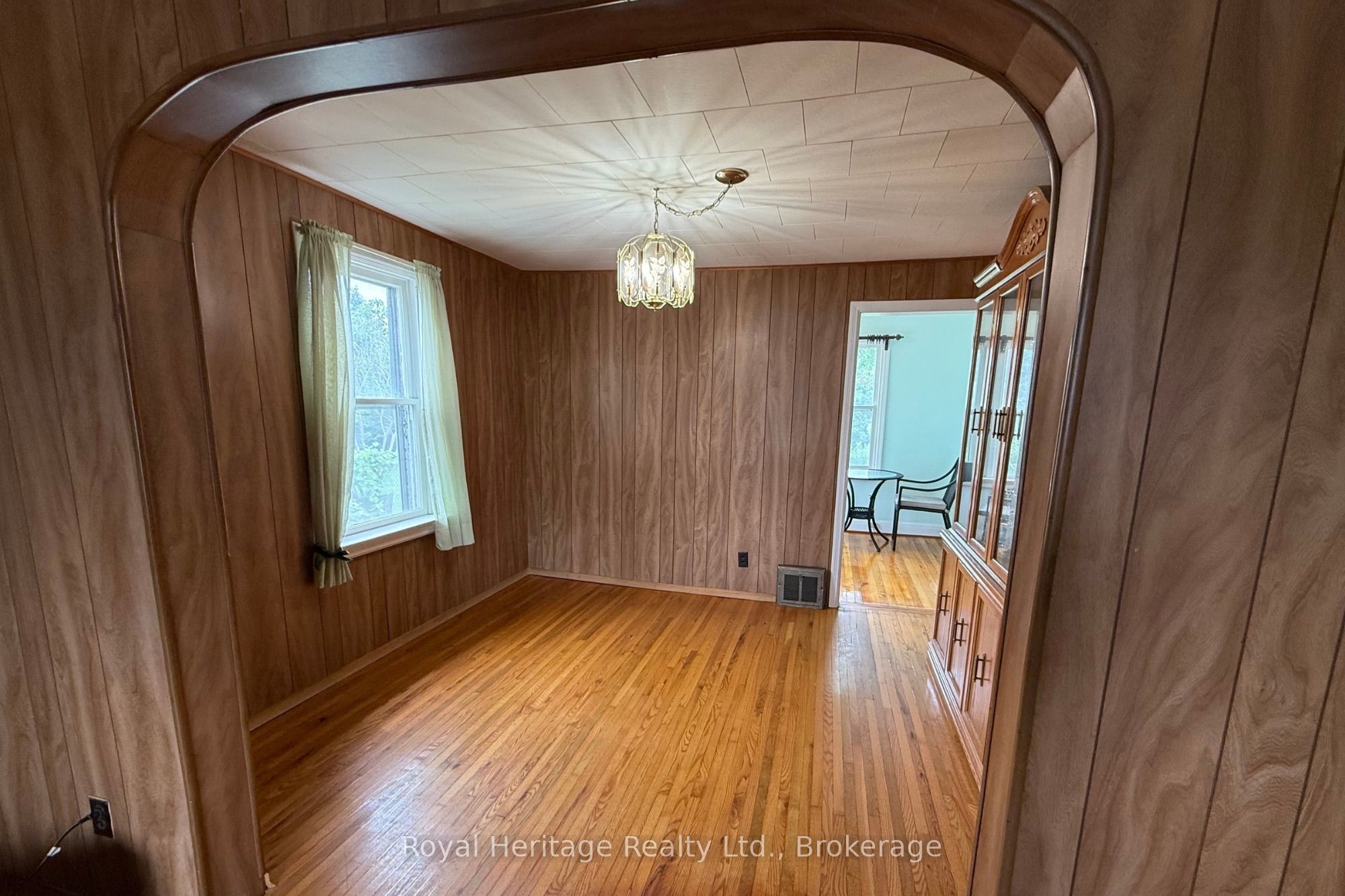 12 Dufferin Street Property Photo 9