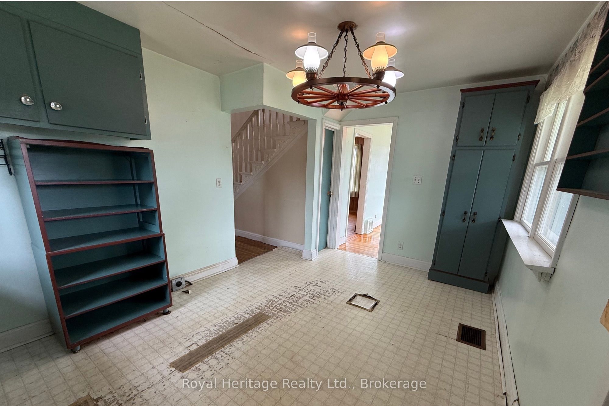 12 Dufferin Street Property Photo 14