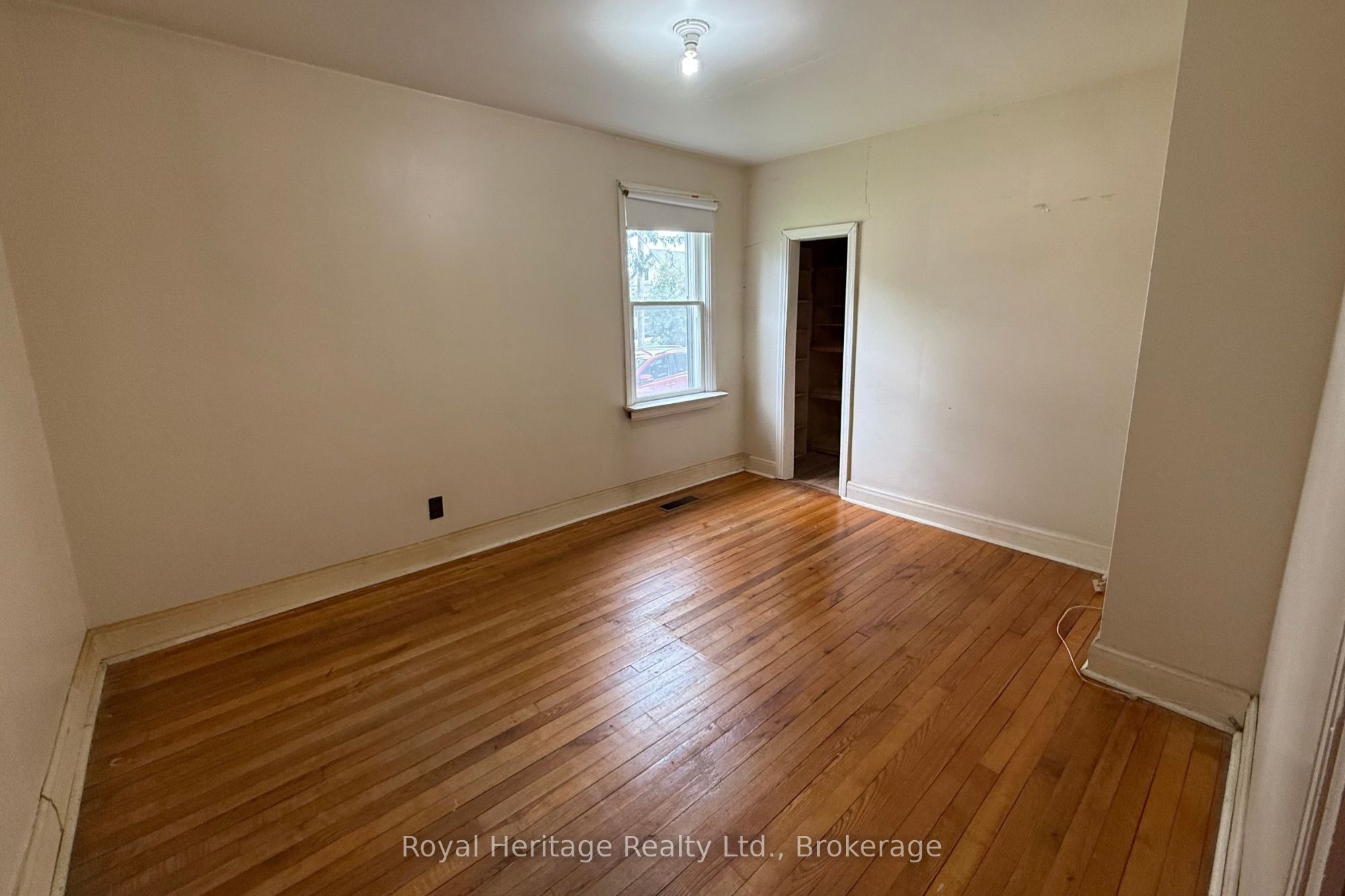12 Dufferin Street Property Photo 15
