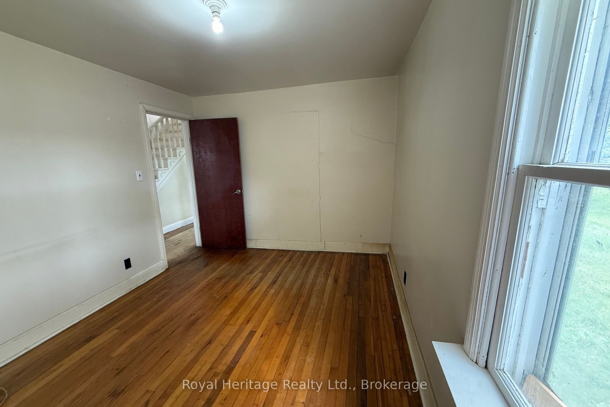 12 Dufferin Street Property Photo 16