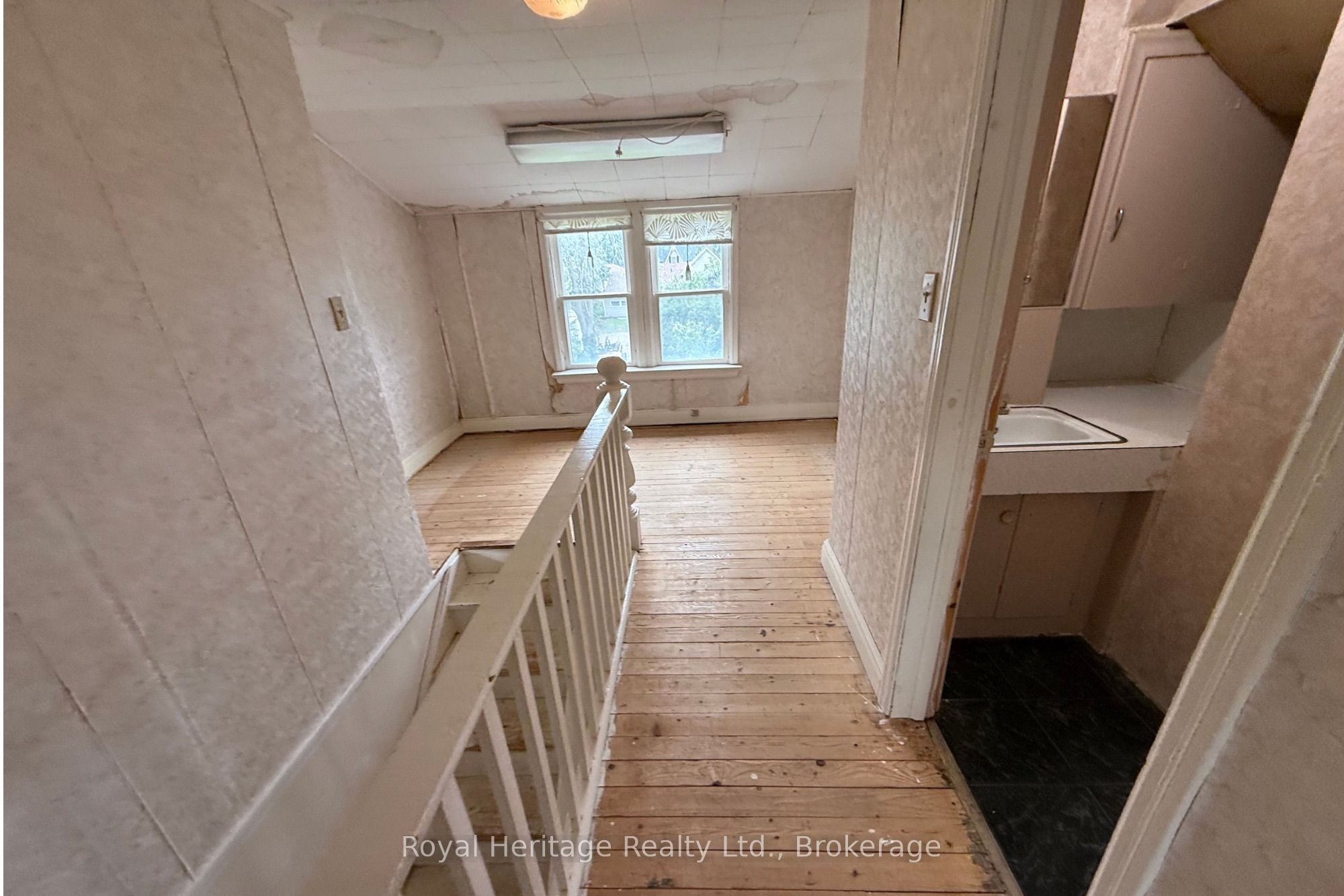 12 Dufferin Street Property Photo 17