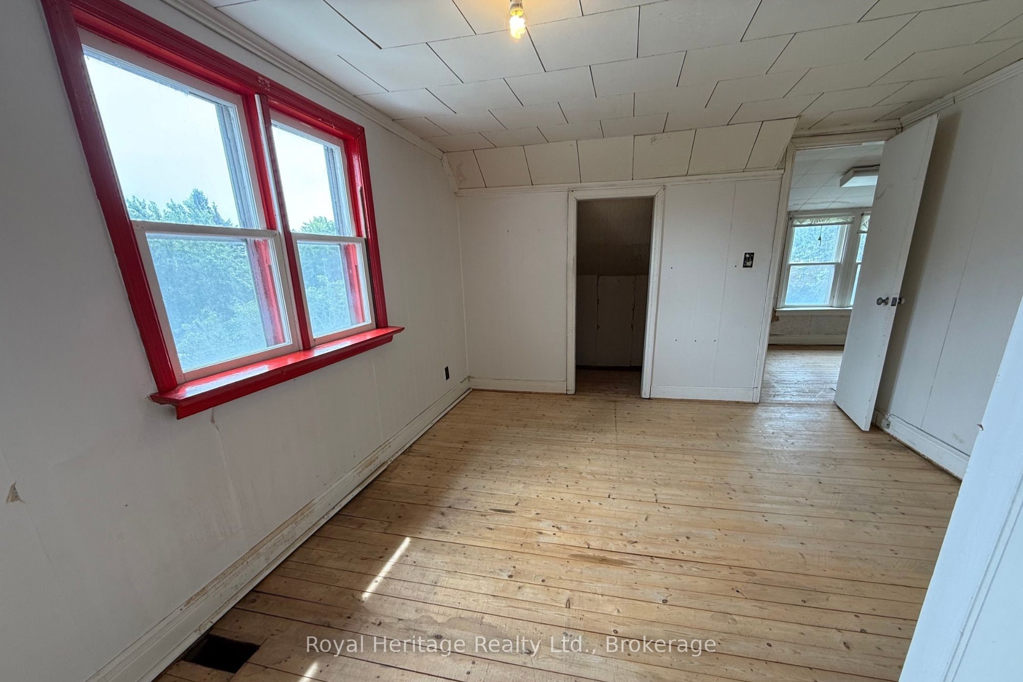 12 Dufferin Street Property Photo 19