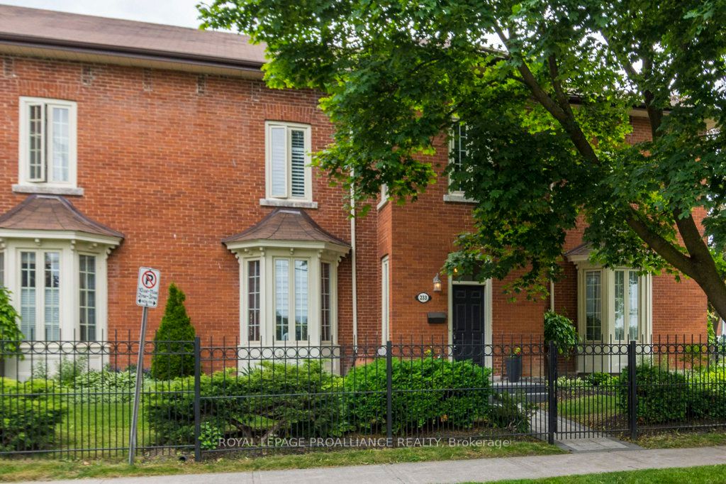 233 John Street 5 Property Photo 3