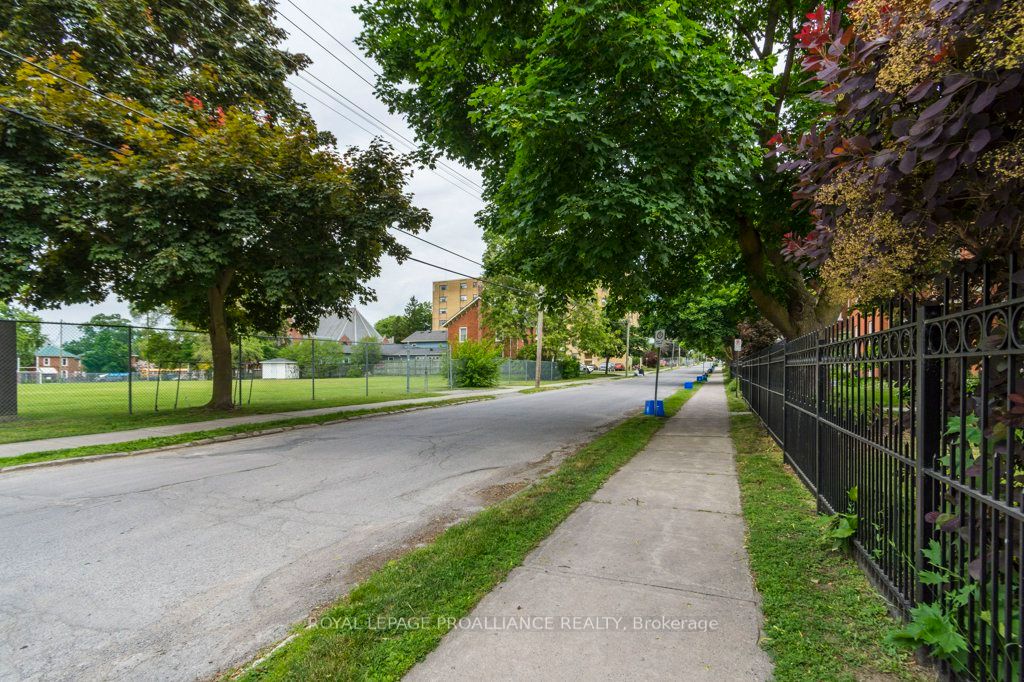 233 John Street 5 Property Photo 31