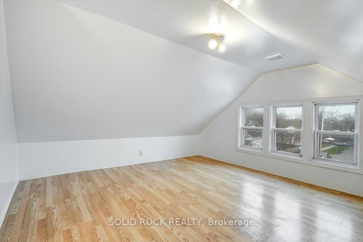 513 Romaine Street Property Photo 33