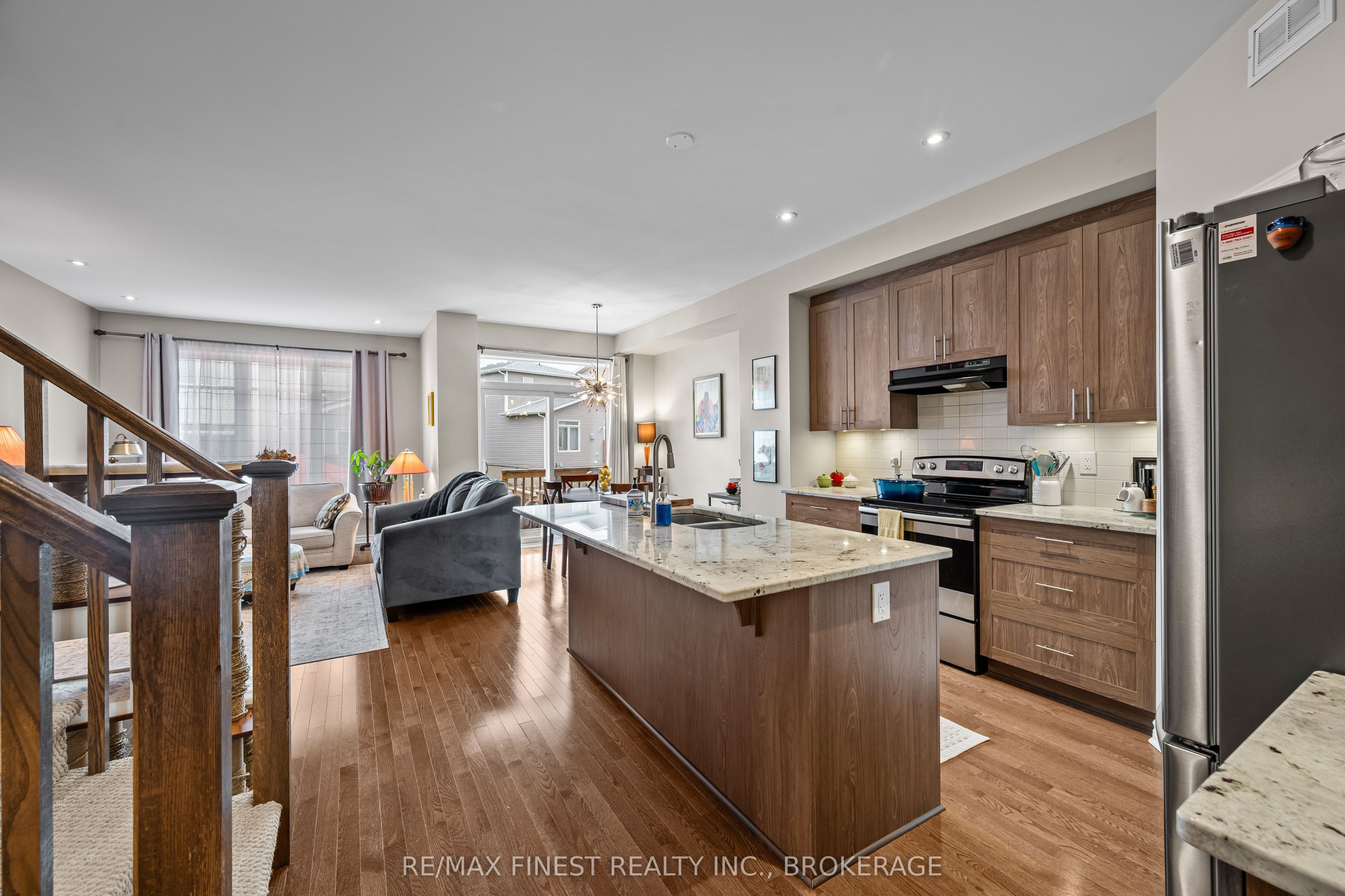875 Riverview Way Property Photo 6
