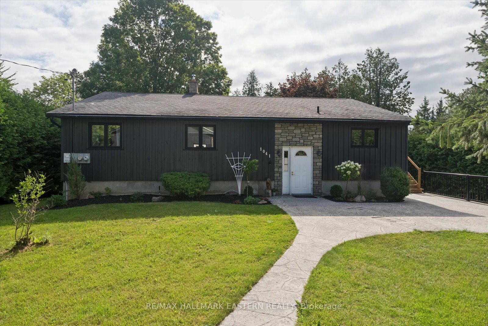 1041 Primrose Lane Property Photo 2