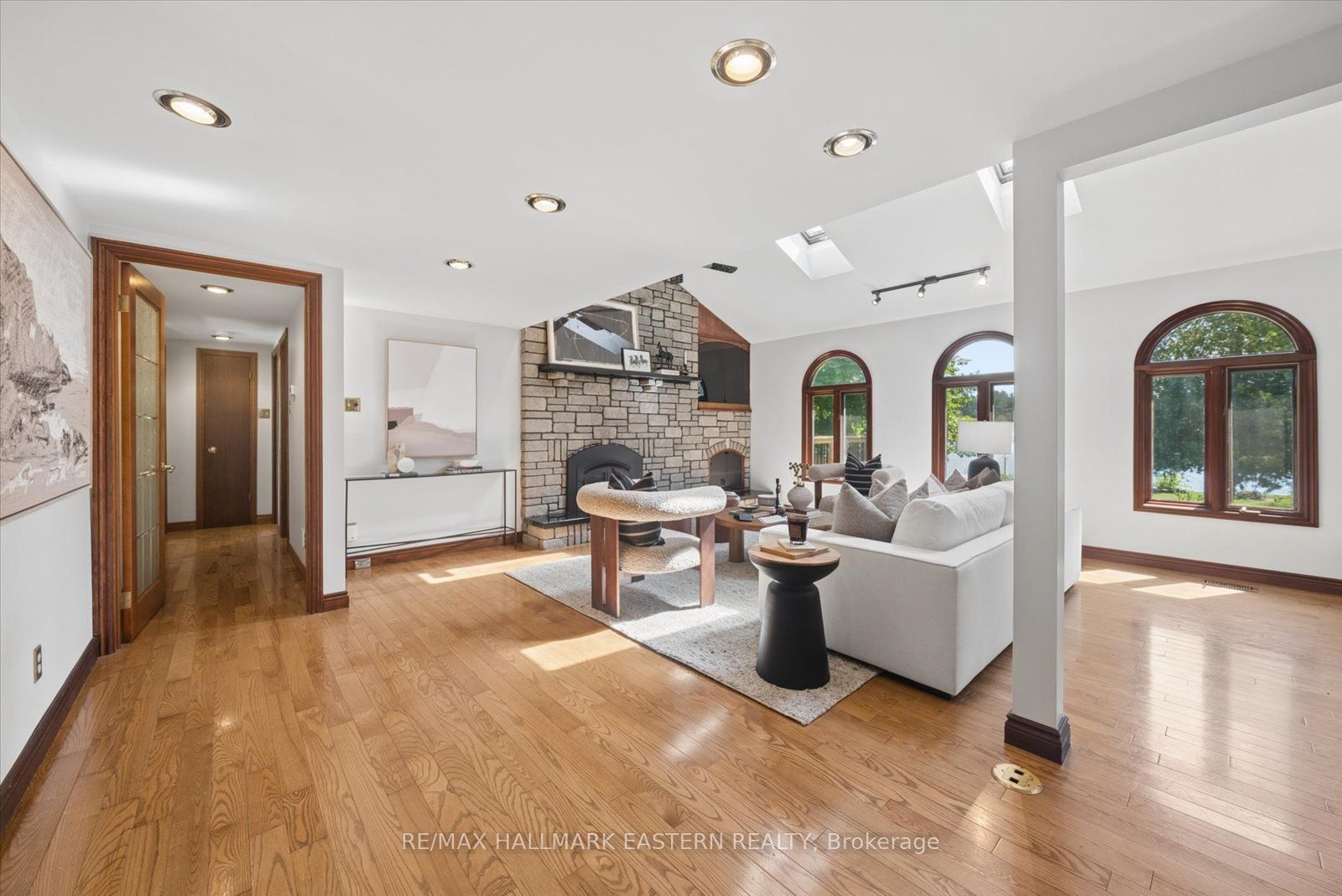 1041 Primrose Lane Property Photo 7