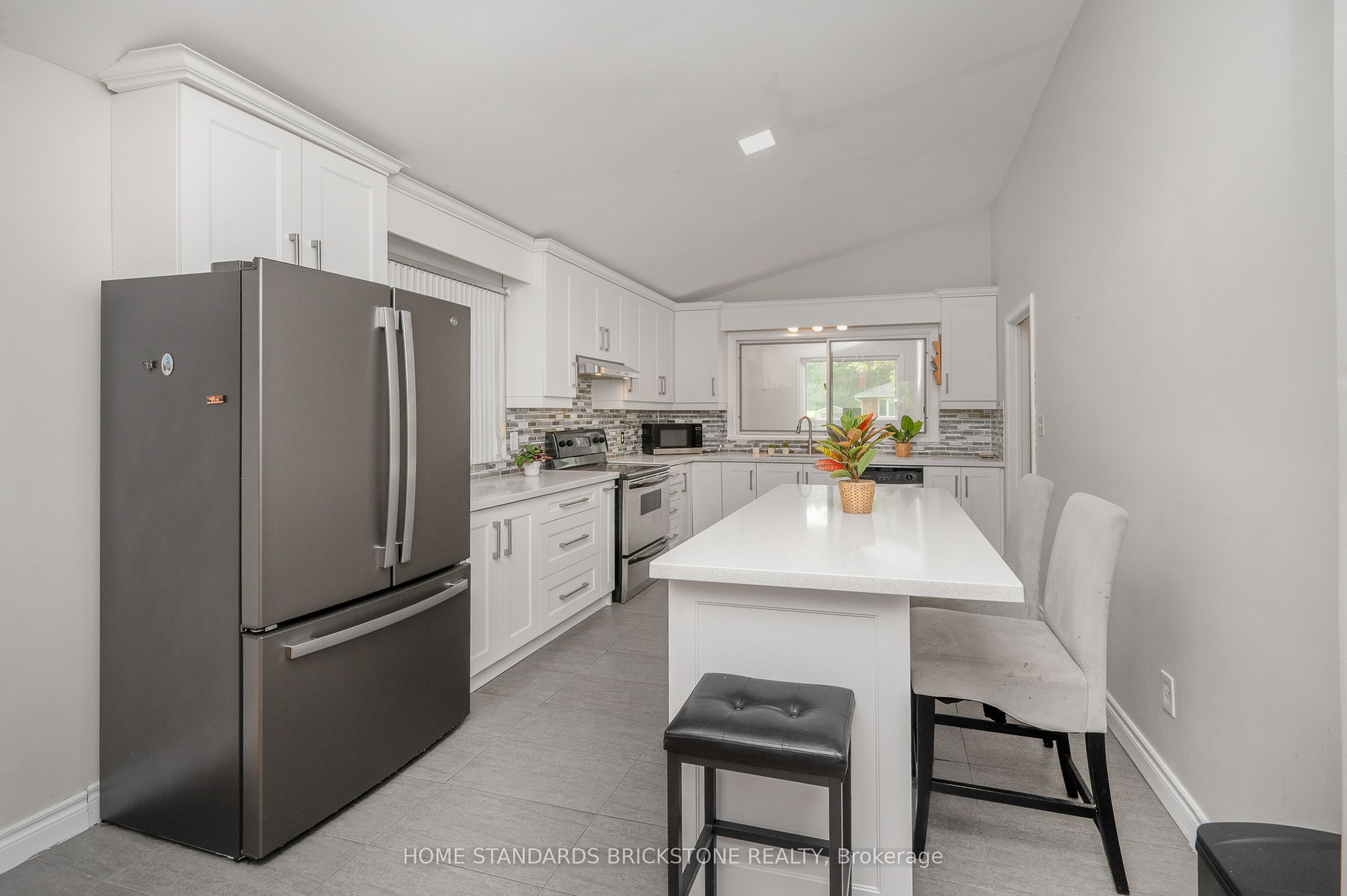 72 Mountain Avenue N Property Photo 14