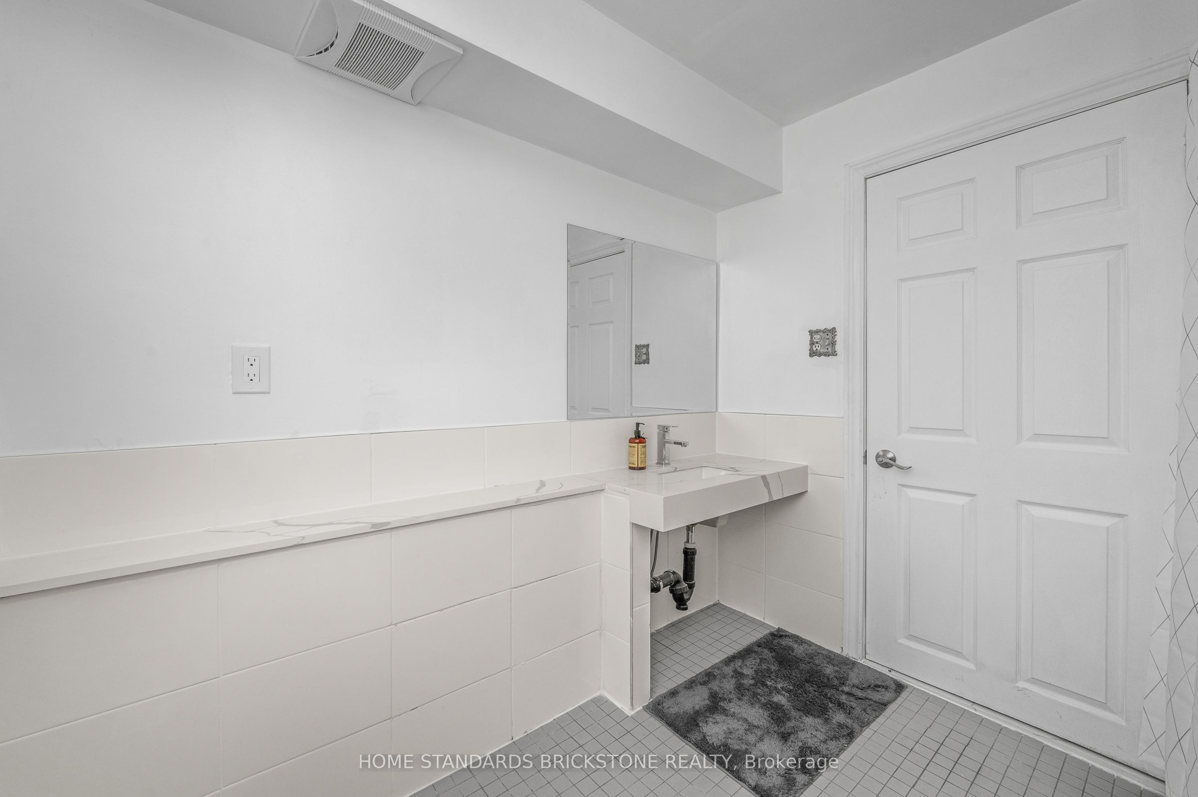 72 Mountain Avenue N Property Photo 22