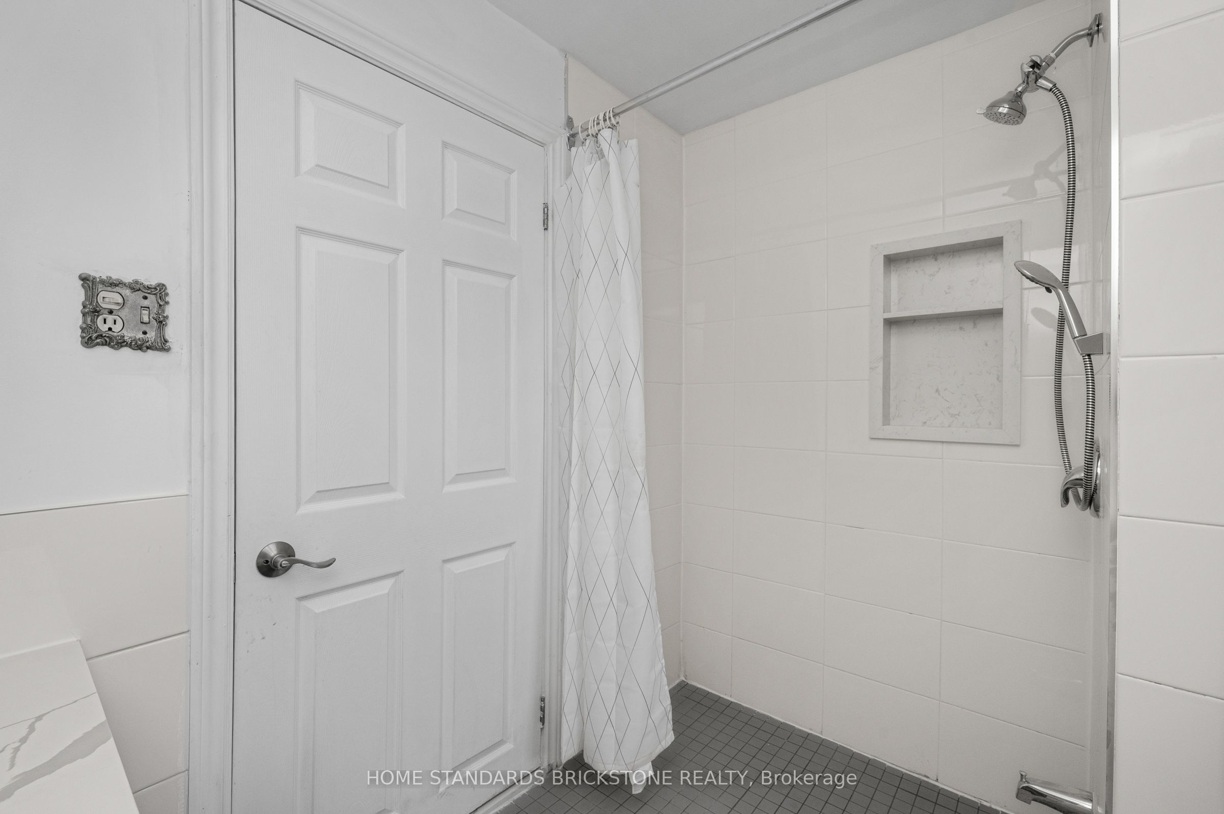 72 Mountain Avenue N Property Photo 23