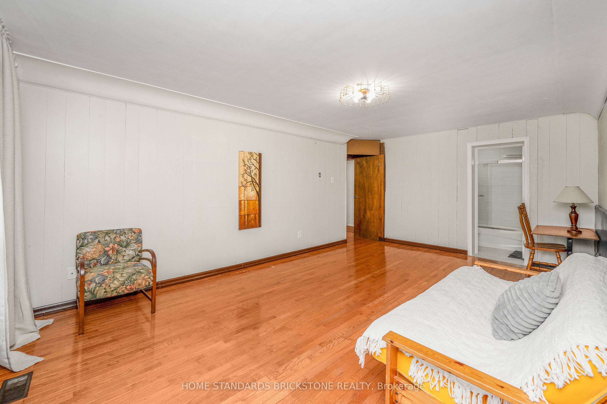 72 Mountain Avenue N Property Photo 27