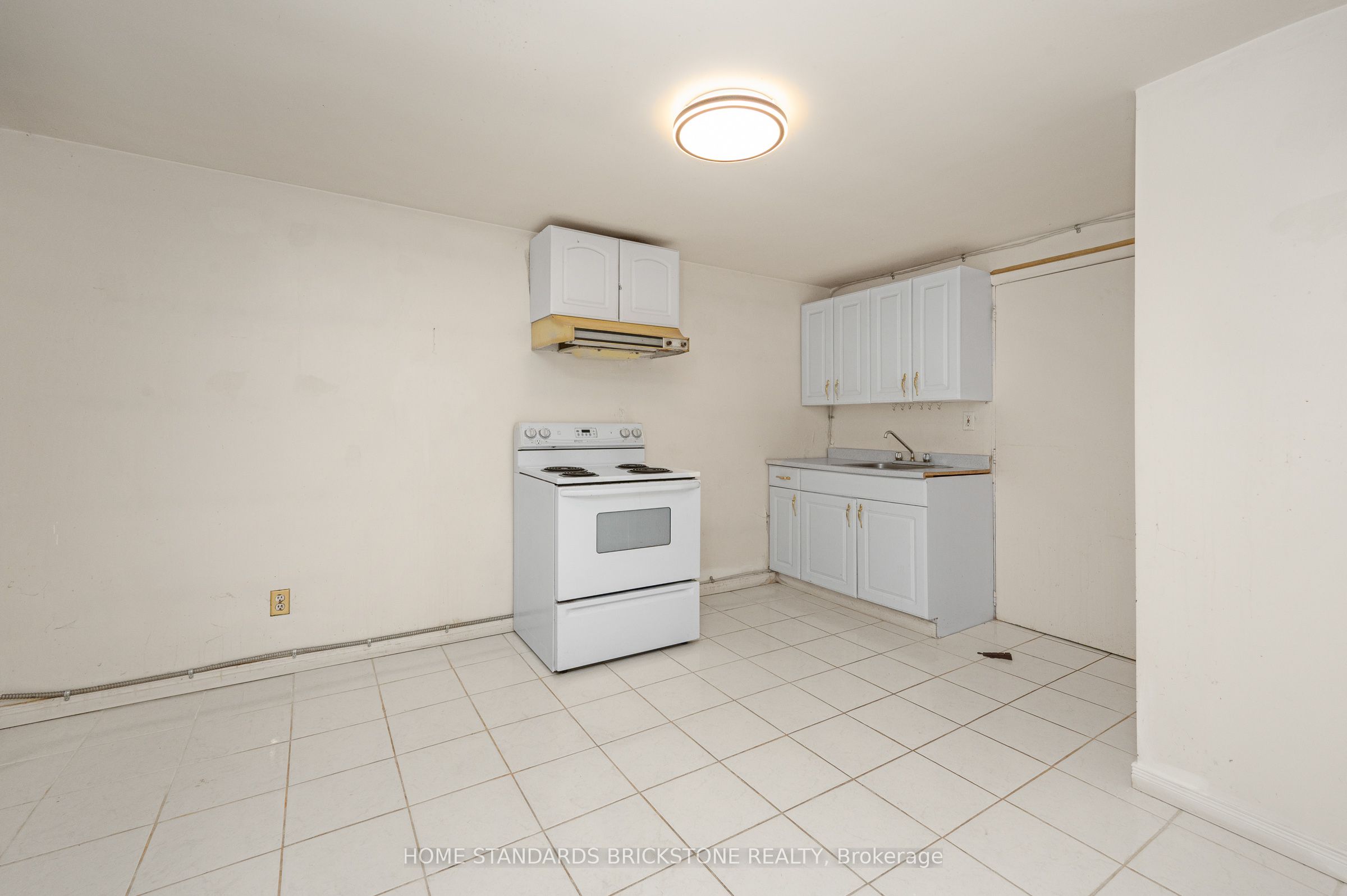72 Mountain Avenue N Property Photo 33