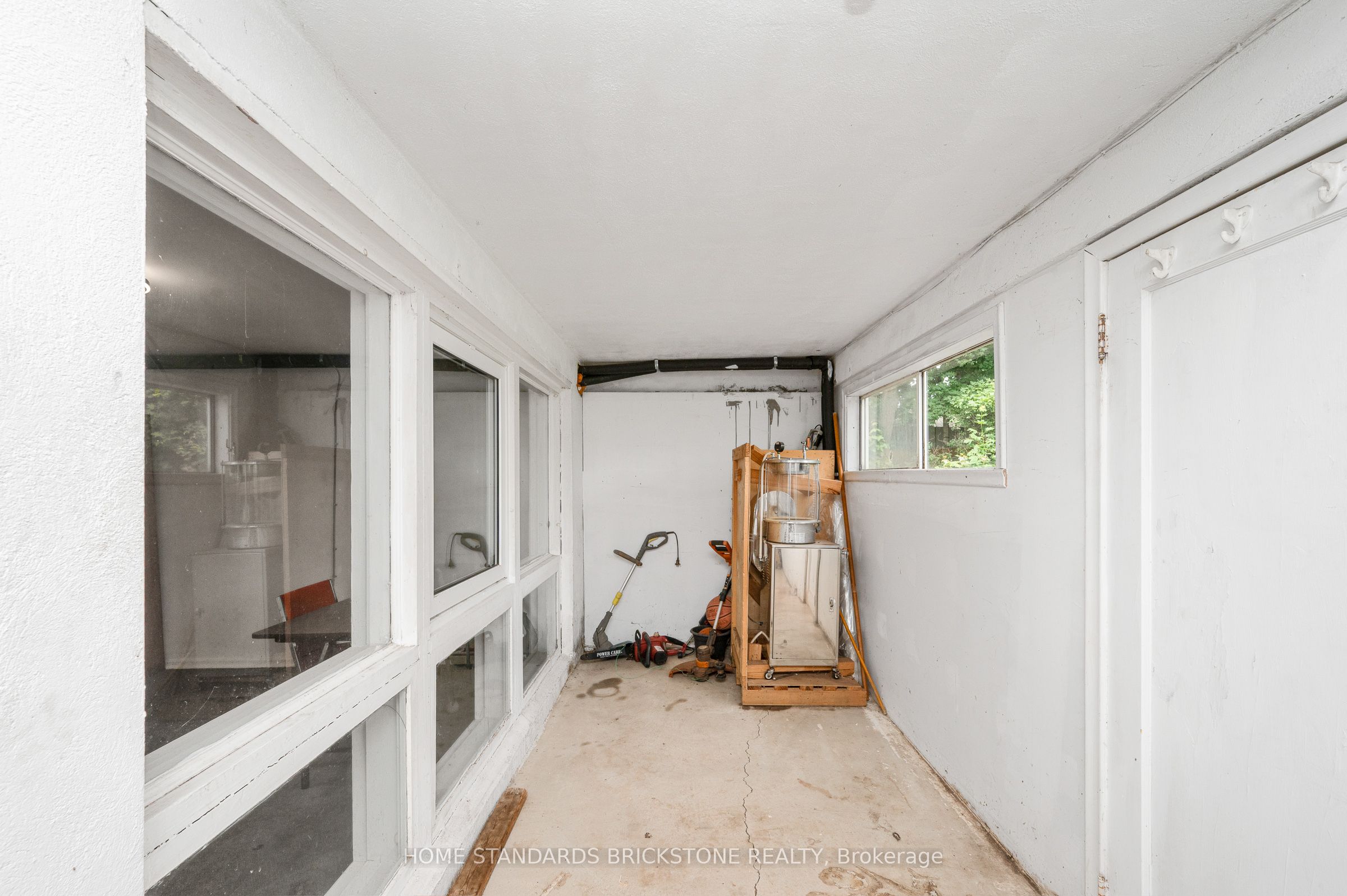 72 Mountain Avenue N Property Photo 35