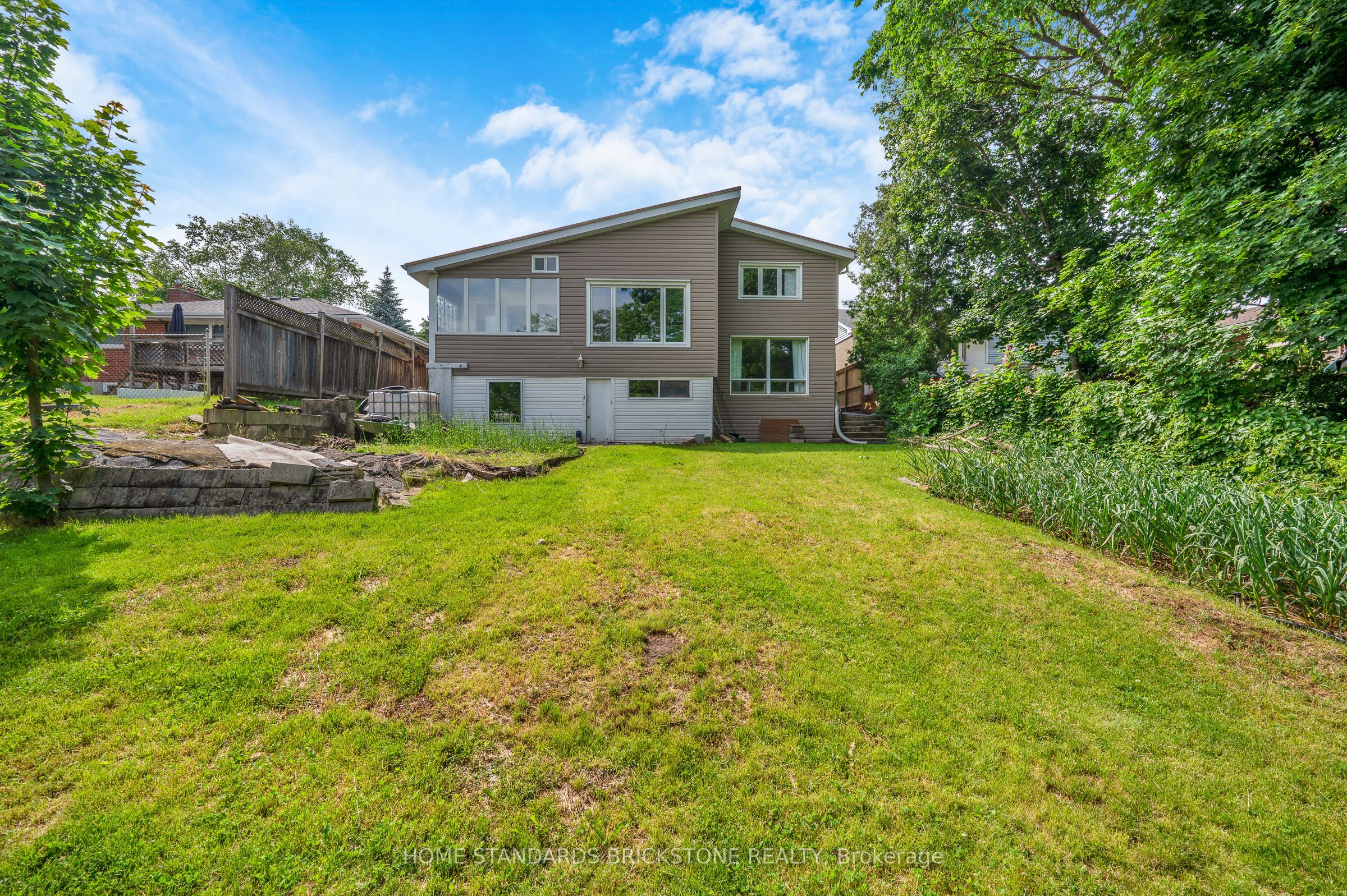 72 Mountain Avenue N Property Photo 38