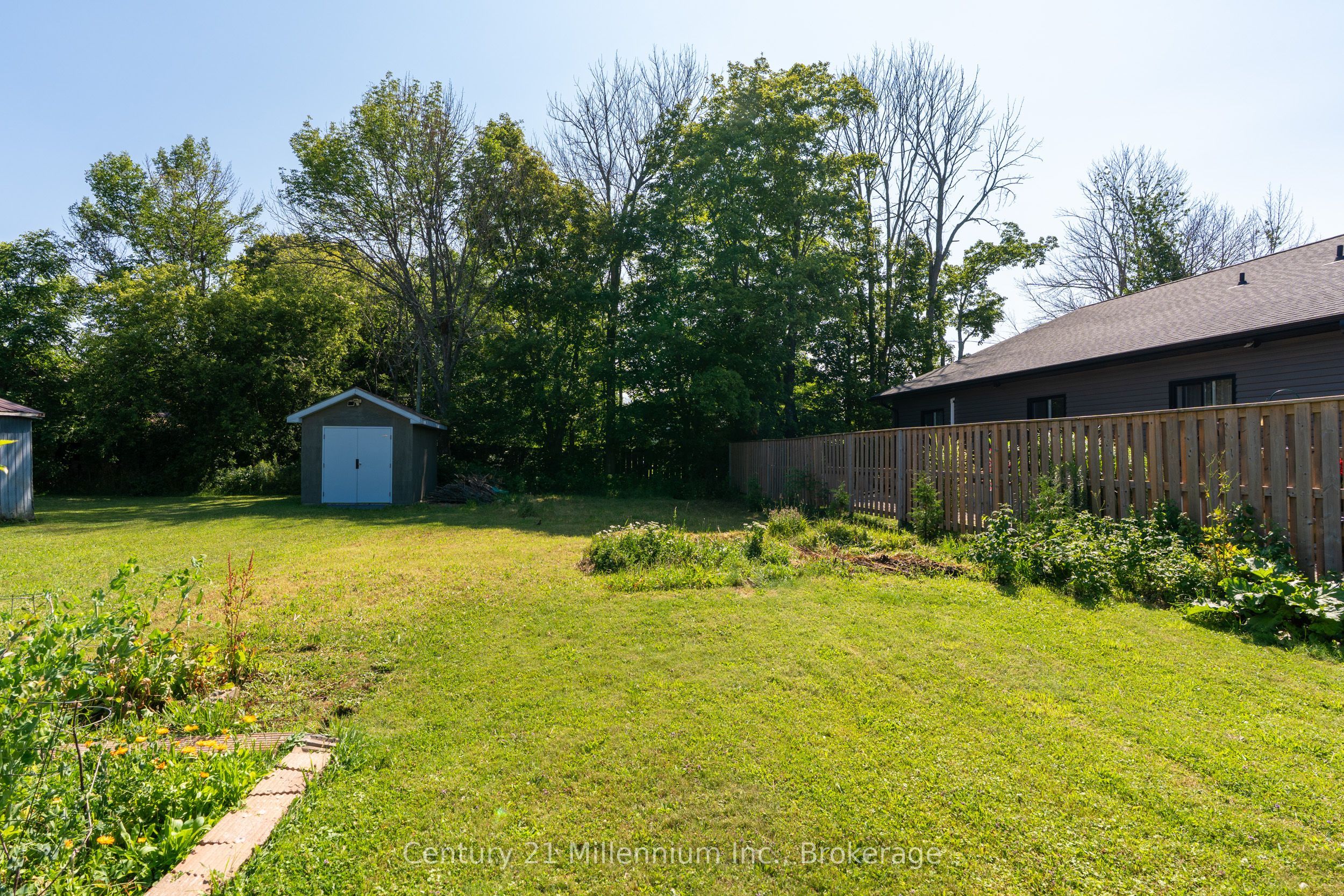 661 Watson Street Property Photo 6